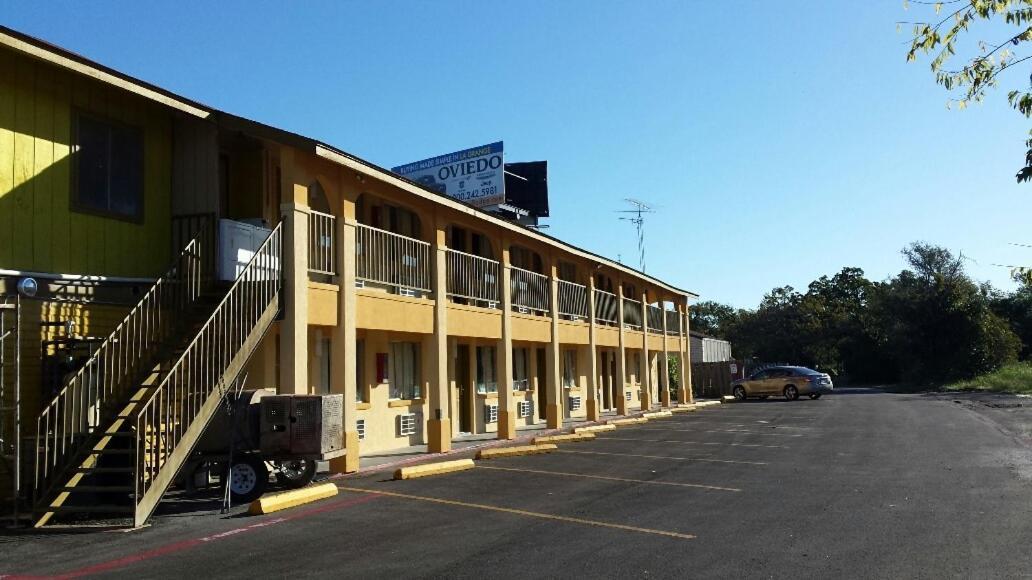 Carefree Inn Flatonia photo 1