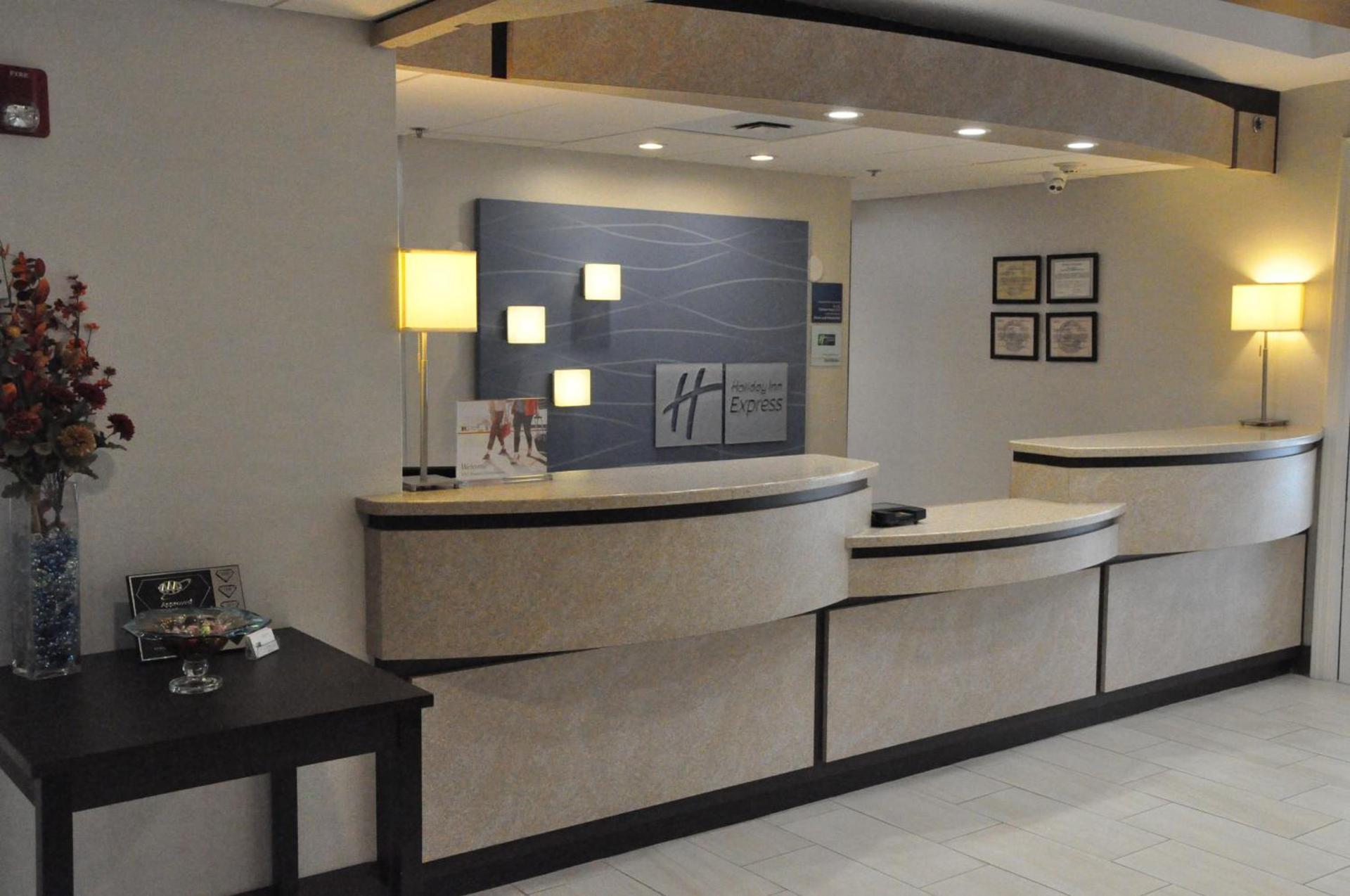 Holiday Inn Express & Suites Jackson by IHG photo 3