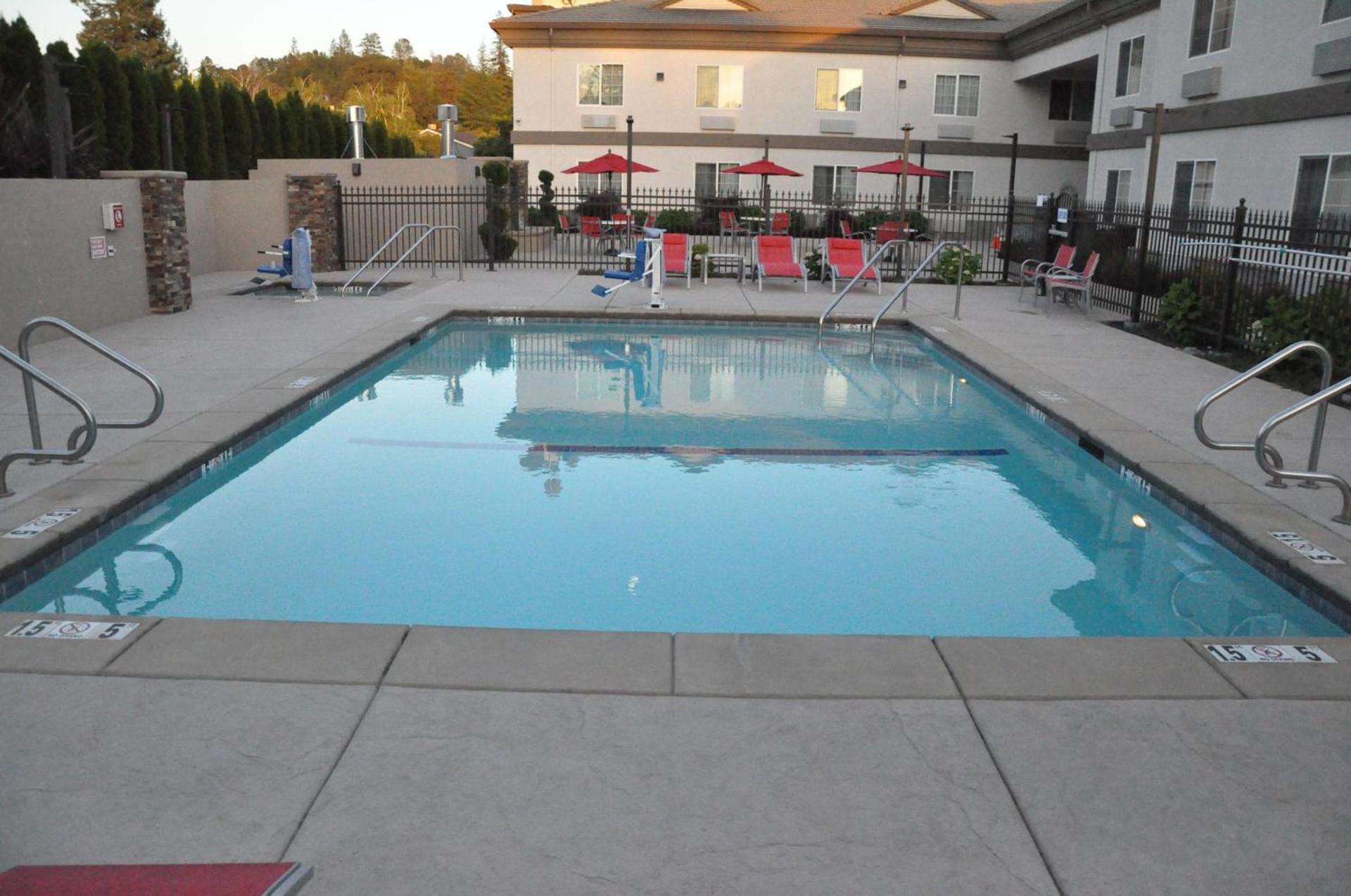 Holiday Inn Express & Suites Jackson by IHG photo 6