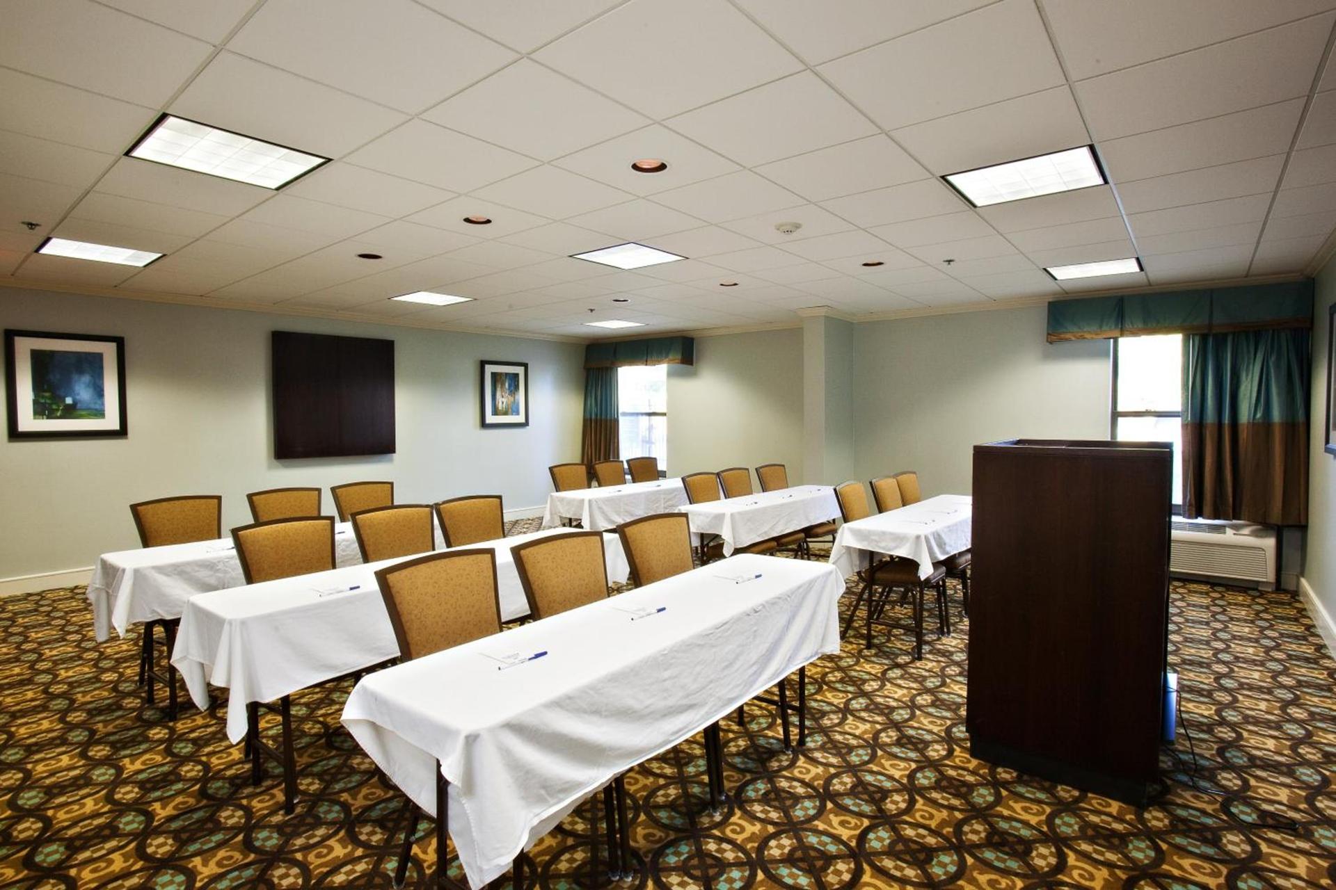 Holiday Inn Express Indianapolis Airport by IHG photo 21