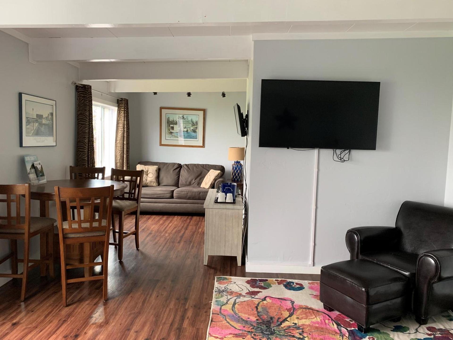 Beachfront Inn photo 73