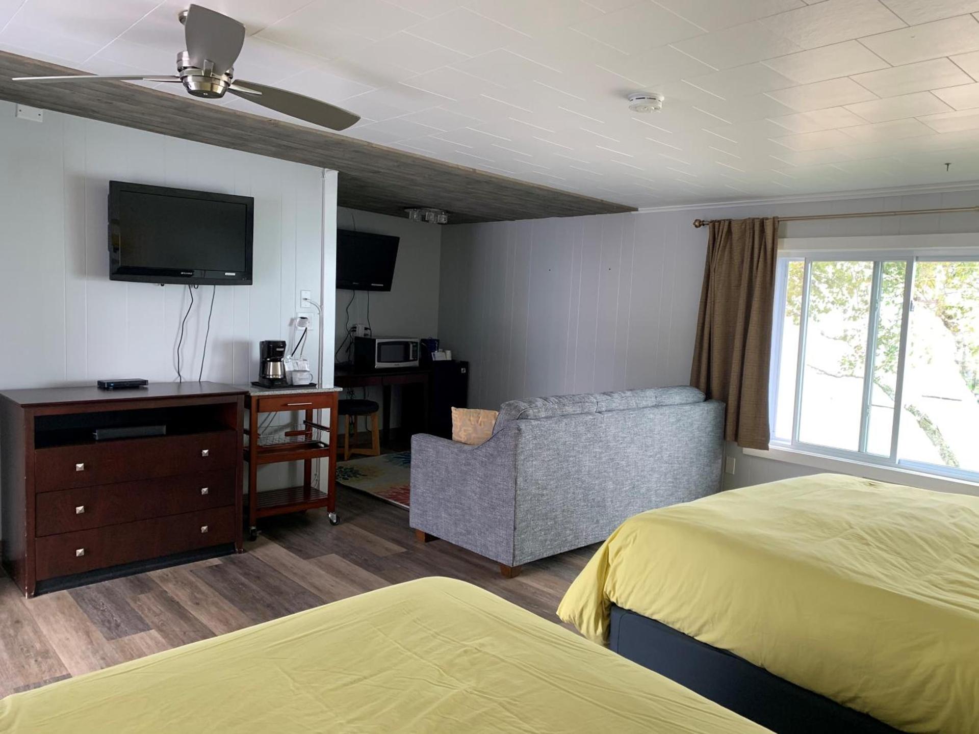 Beachfront Inn photo 71