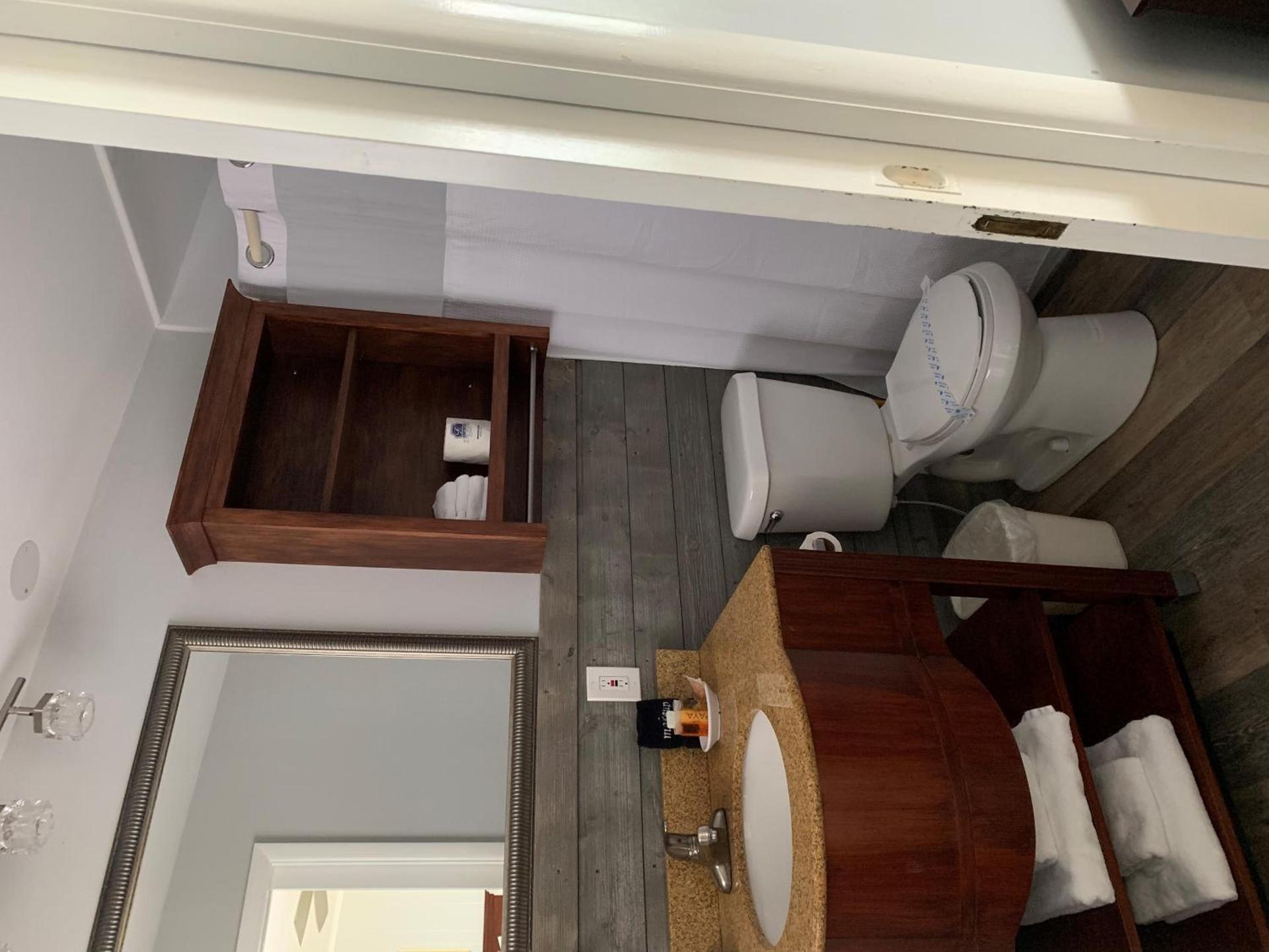 Beachfront Inn photo 48