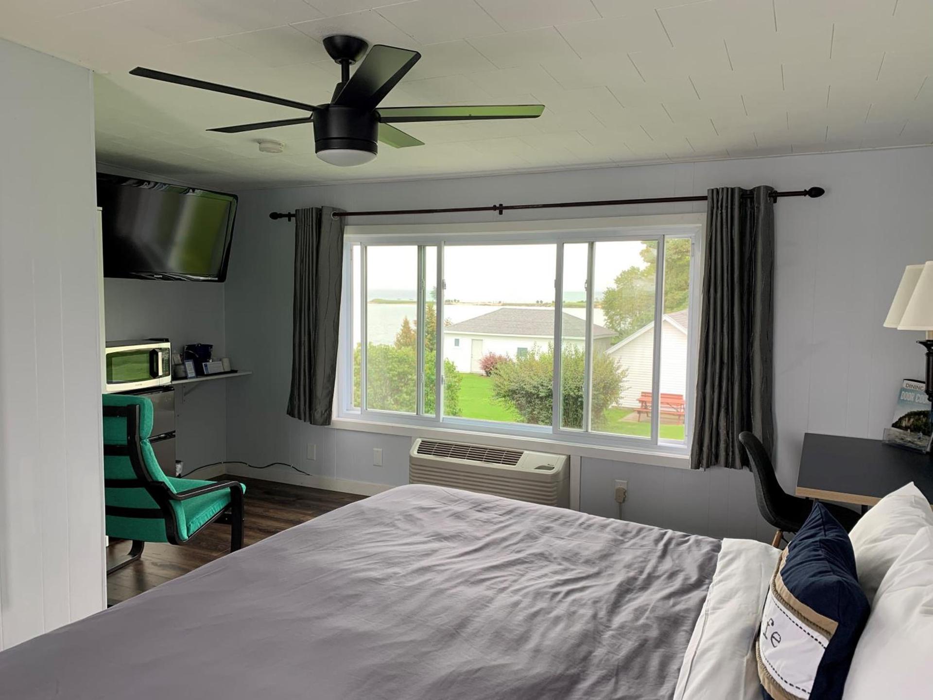 Beachfront Inn photo 93