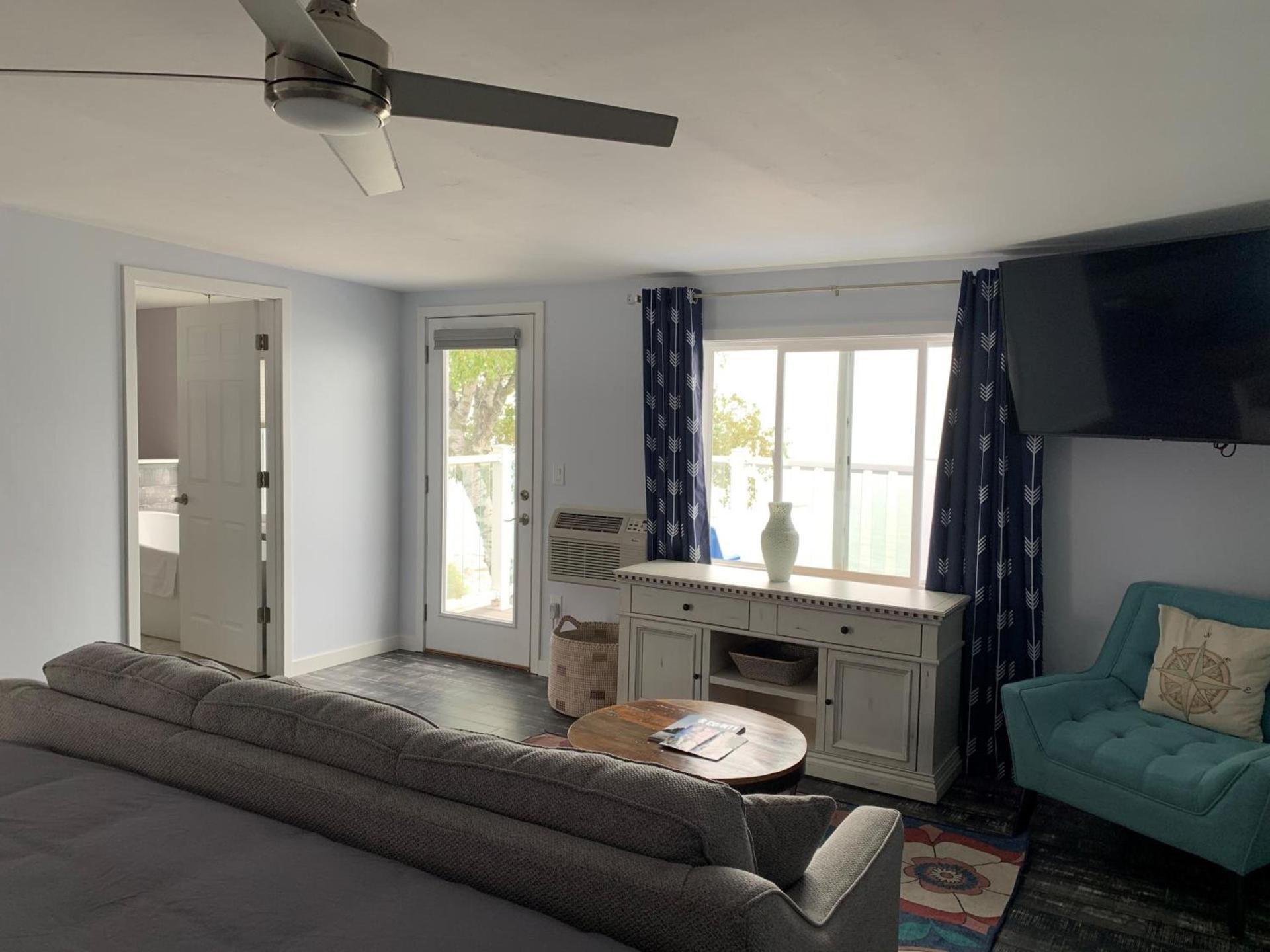 Beachfront Inn photo 29