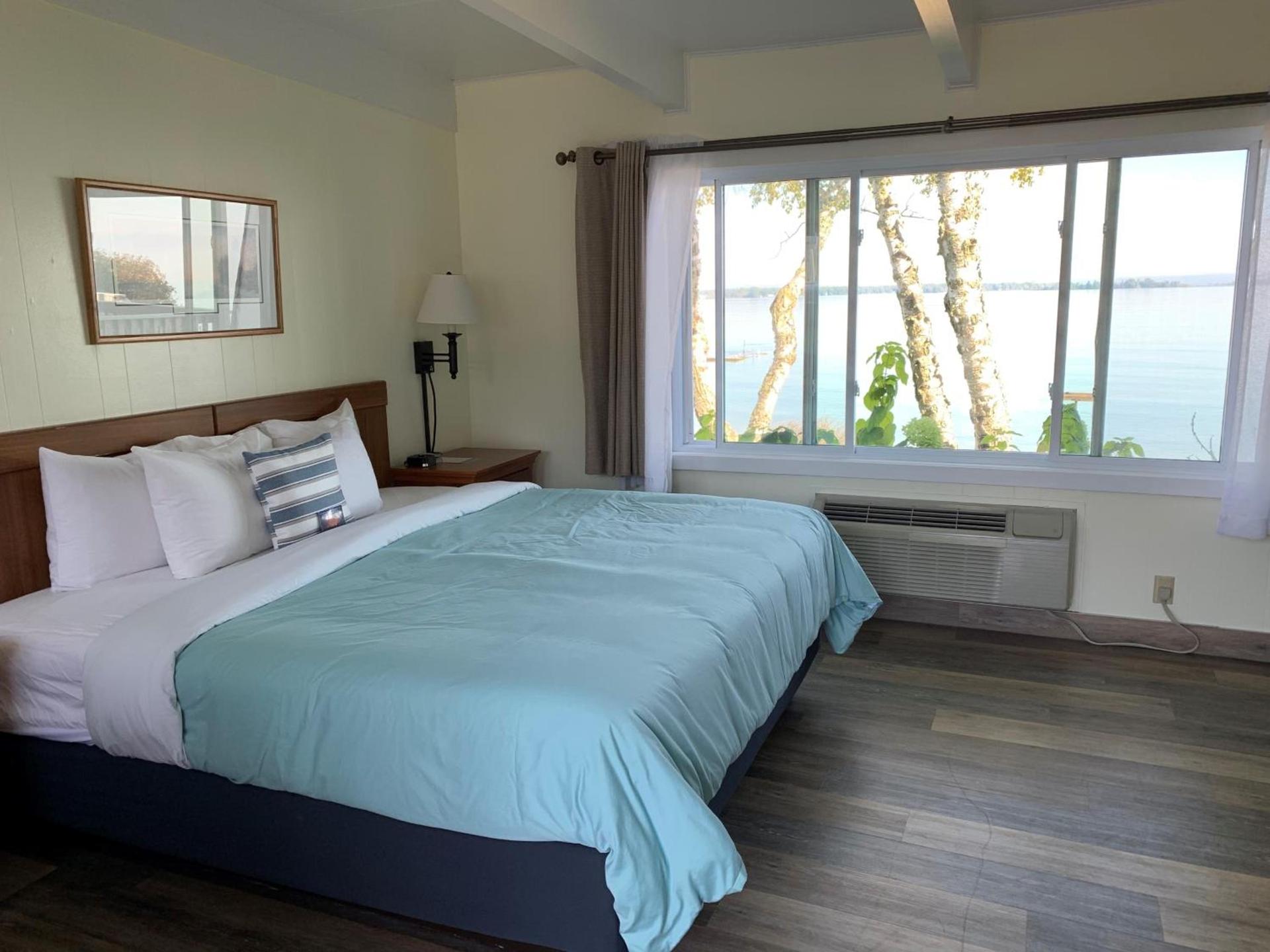 Beachfront Inn photo 36