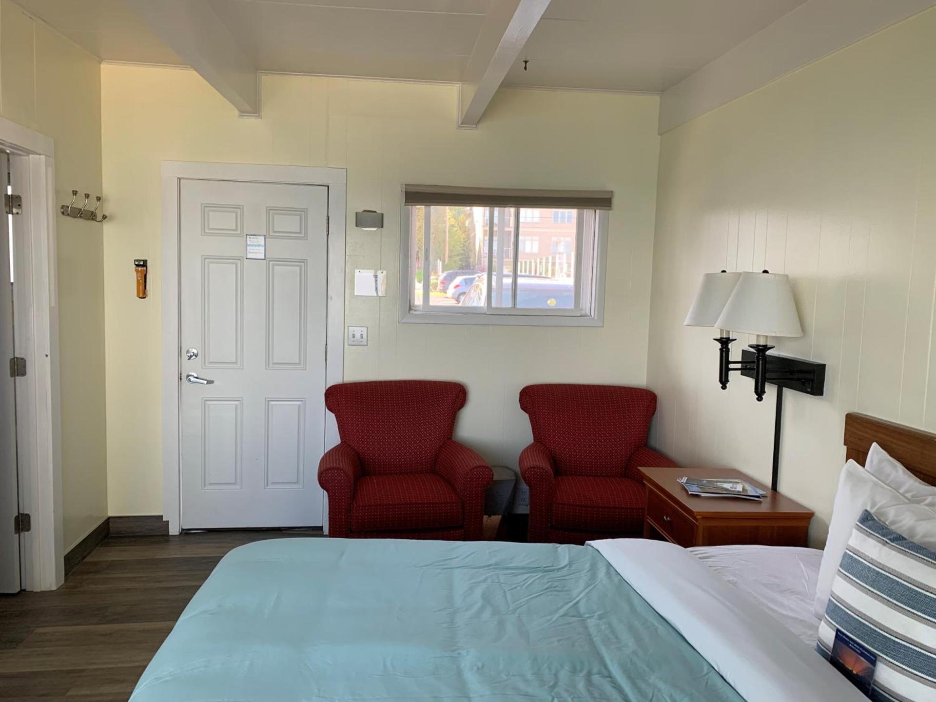 Beachfront Inn photo 35