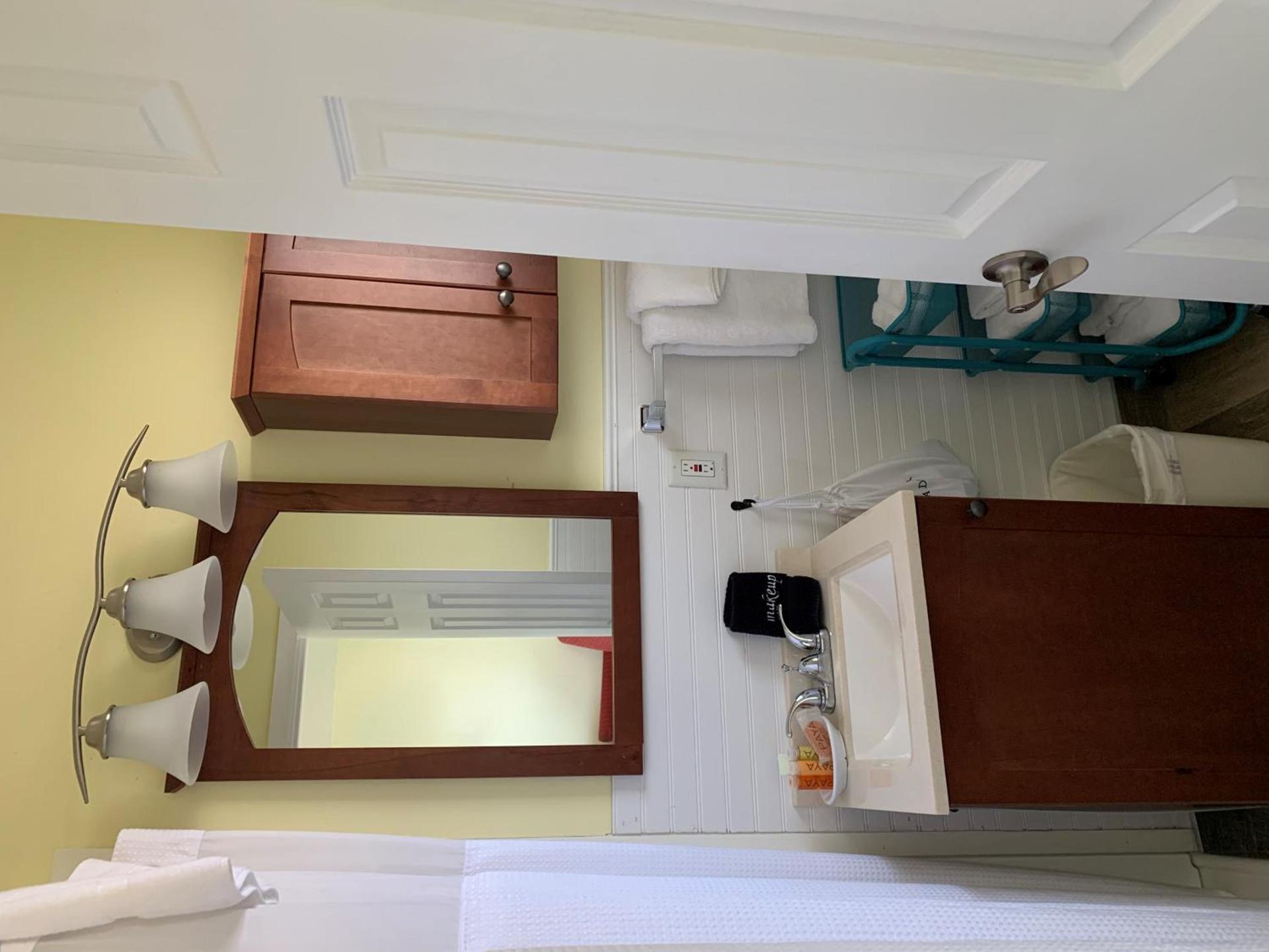 Beachfront Inn photo 33