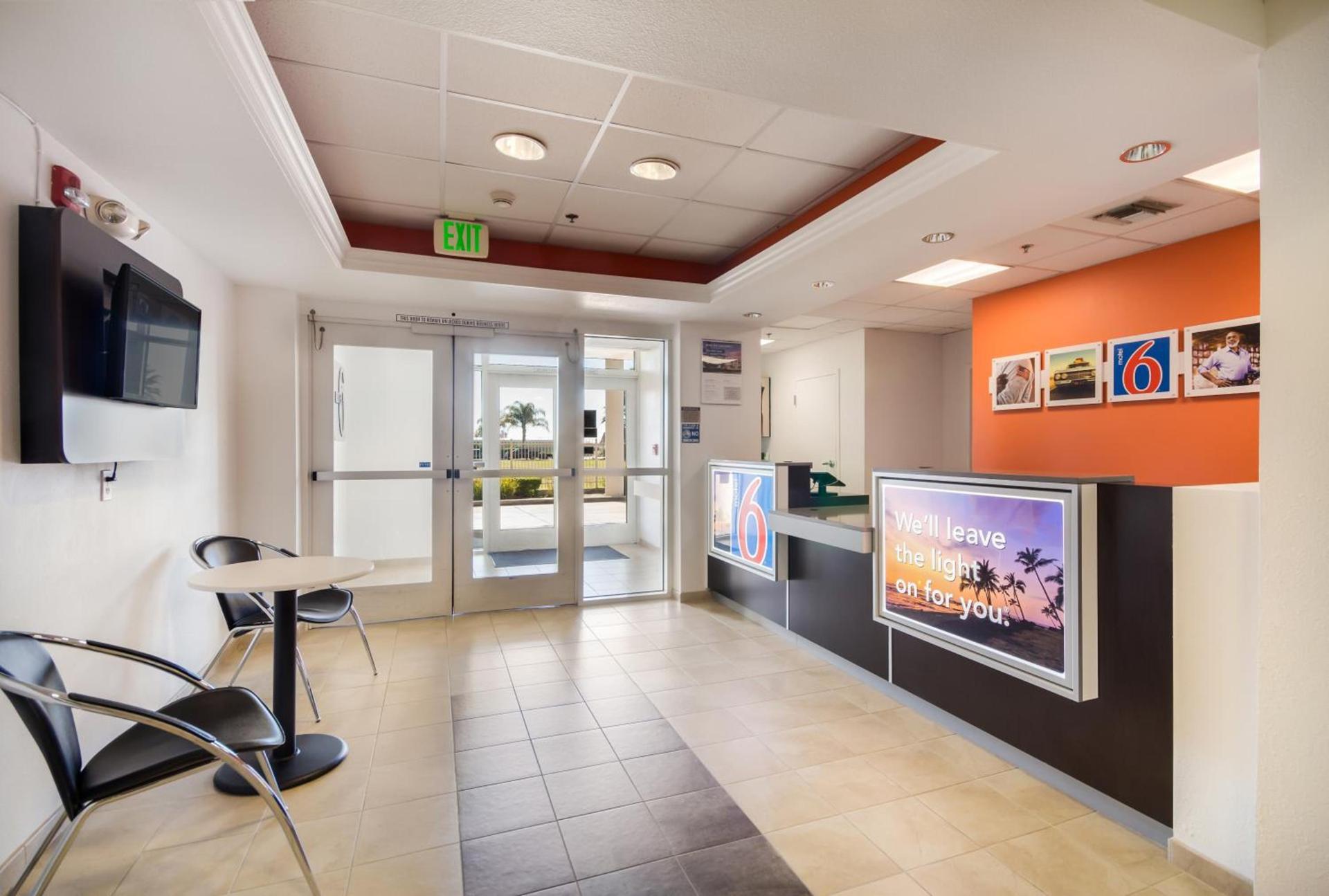 Howard Johnson by Wyndham Lemoore Near Naval Air Station photo 48