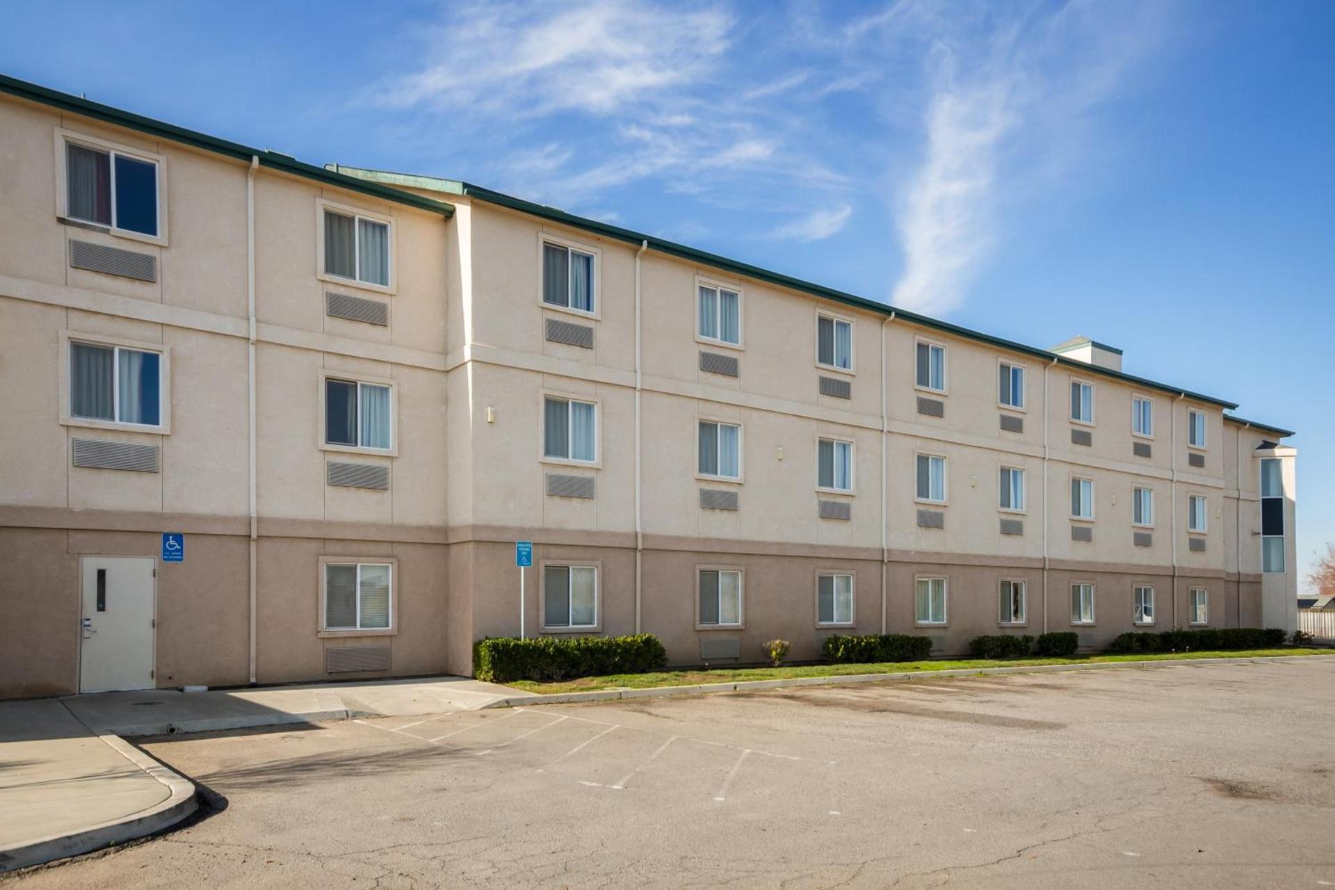 Howard Johnson by Wyndham Lemoore Near Naval Air Station photo 41