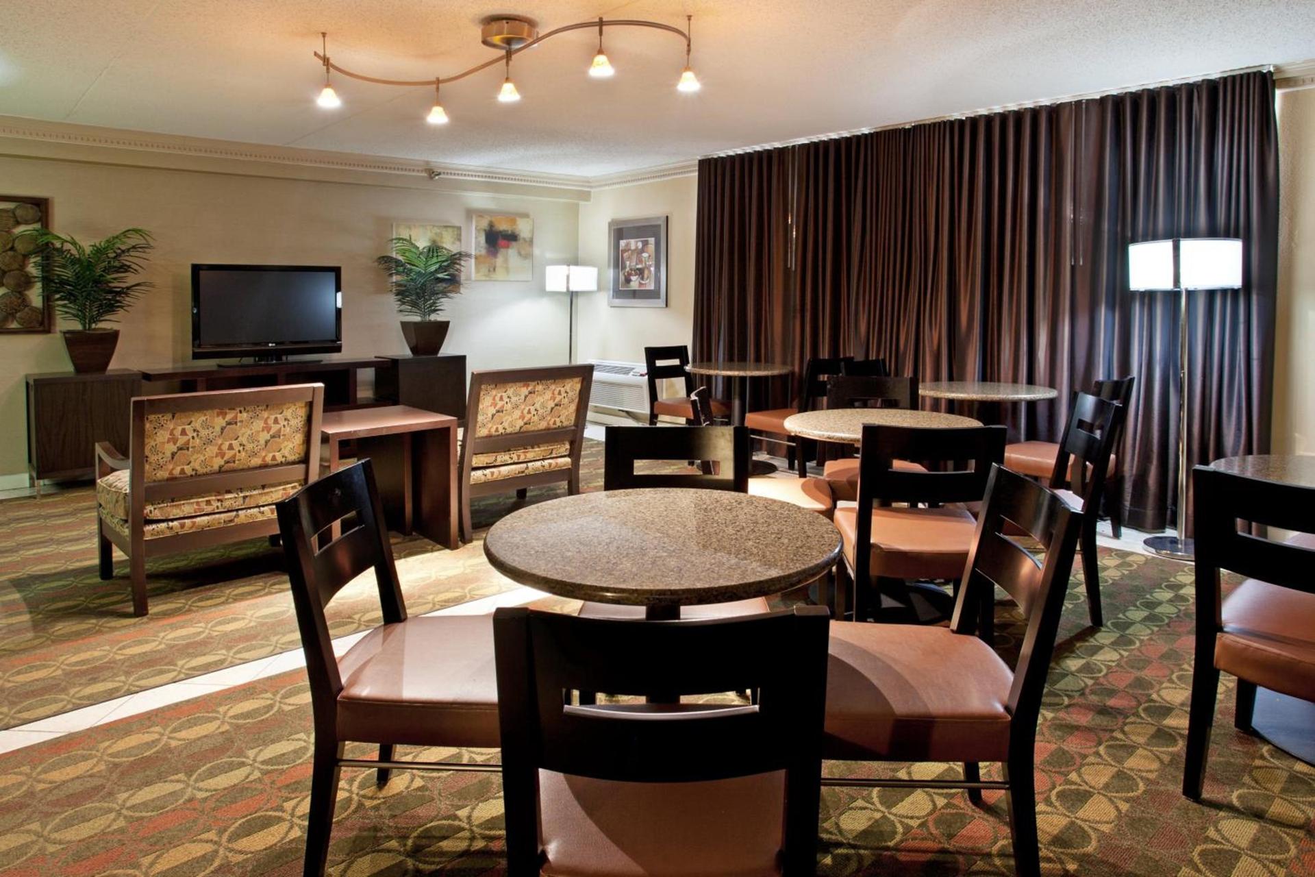 Crowne Plaza Columbus North - Worthington by IHG photo 15