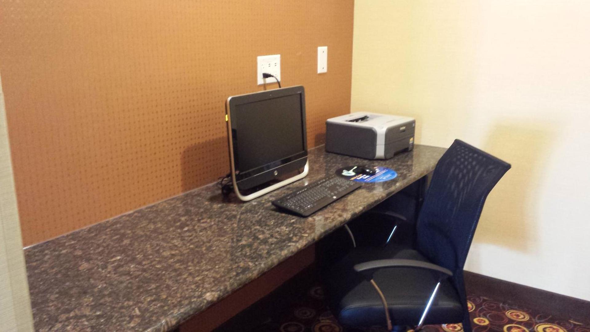 Days Inn by Wyndham Henryetta photo 18