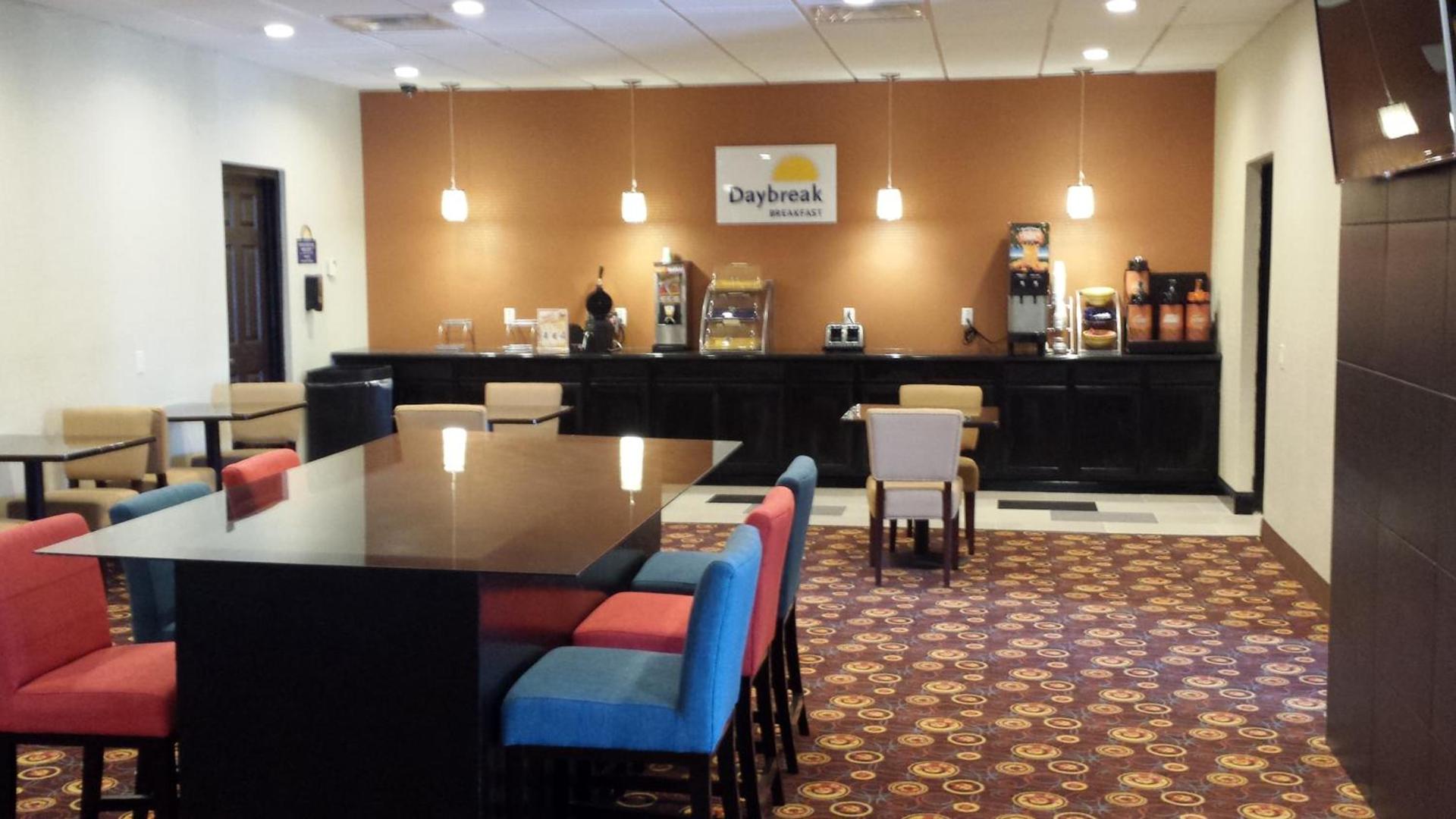 Days Inn by Wyndham Henryetta photo 2