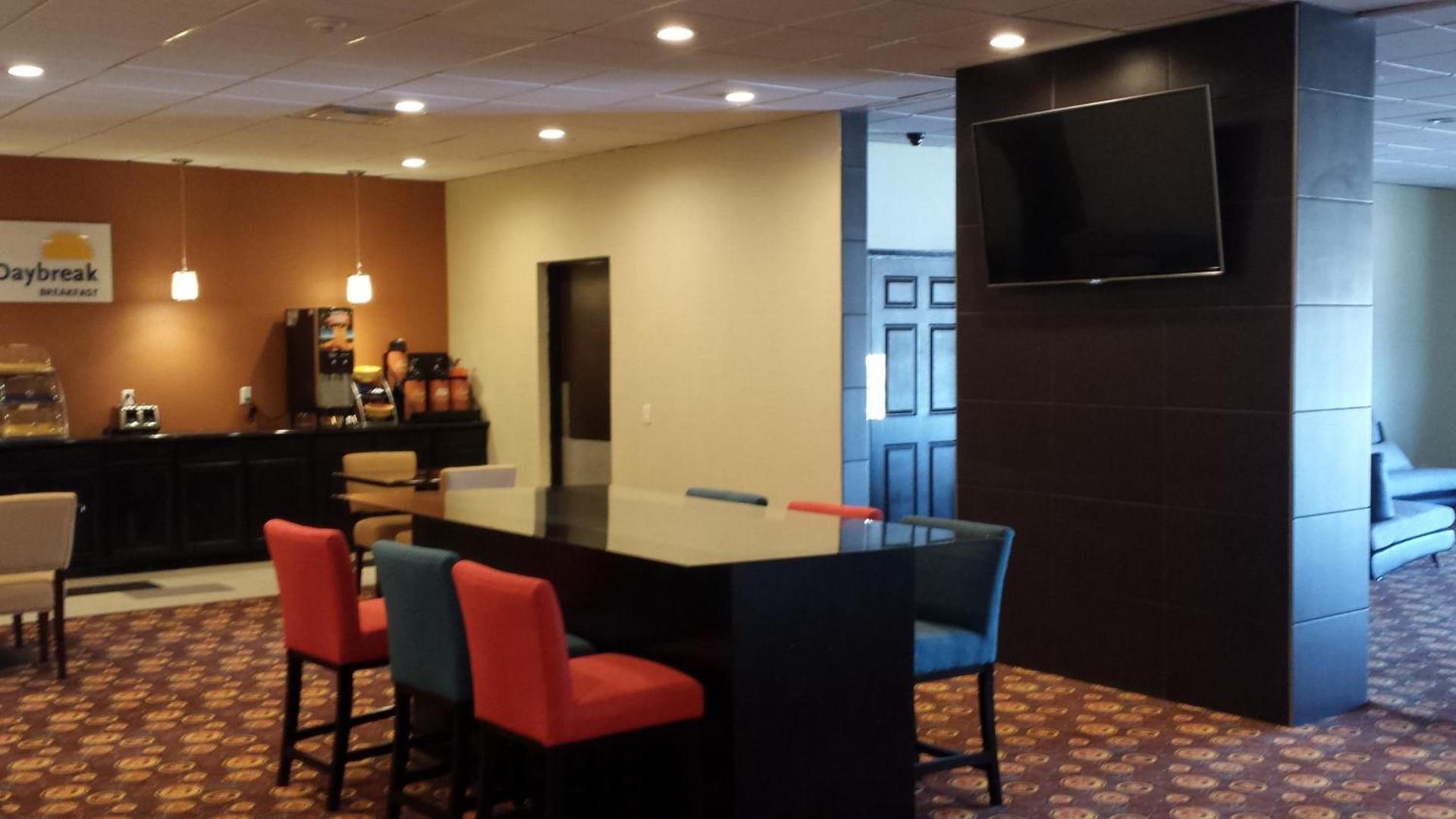 Days Inn by Wyndham Henryetta photo 24