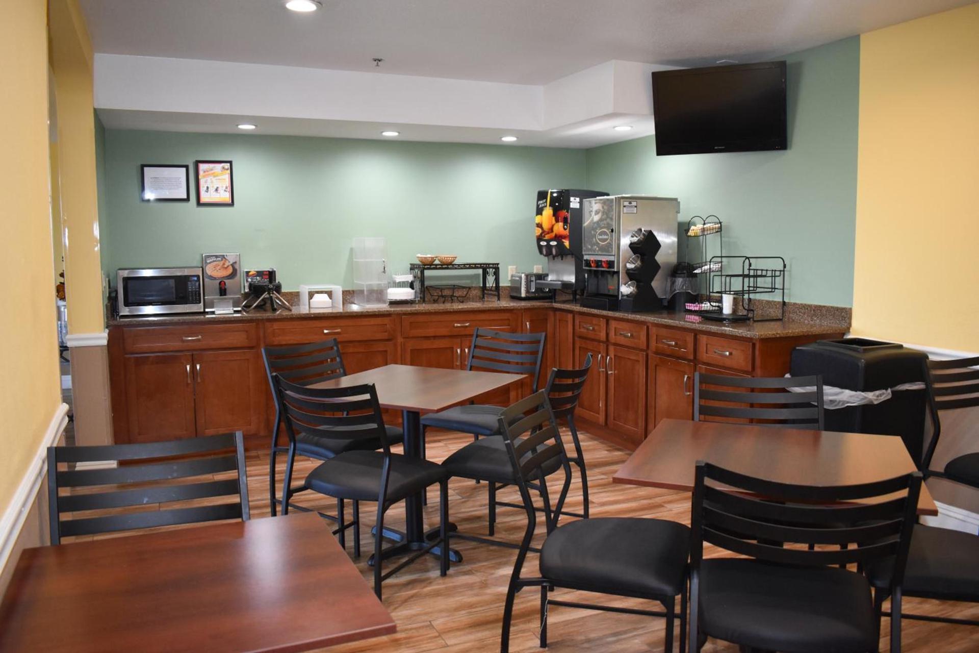 Baymont by Wyndham Manteca photo 14