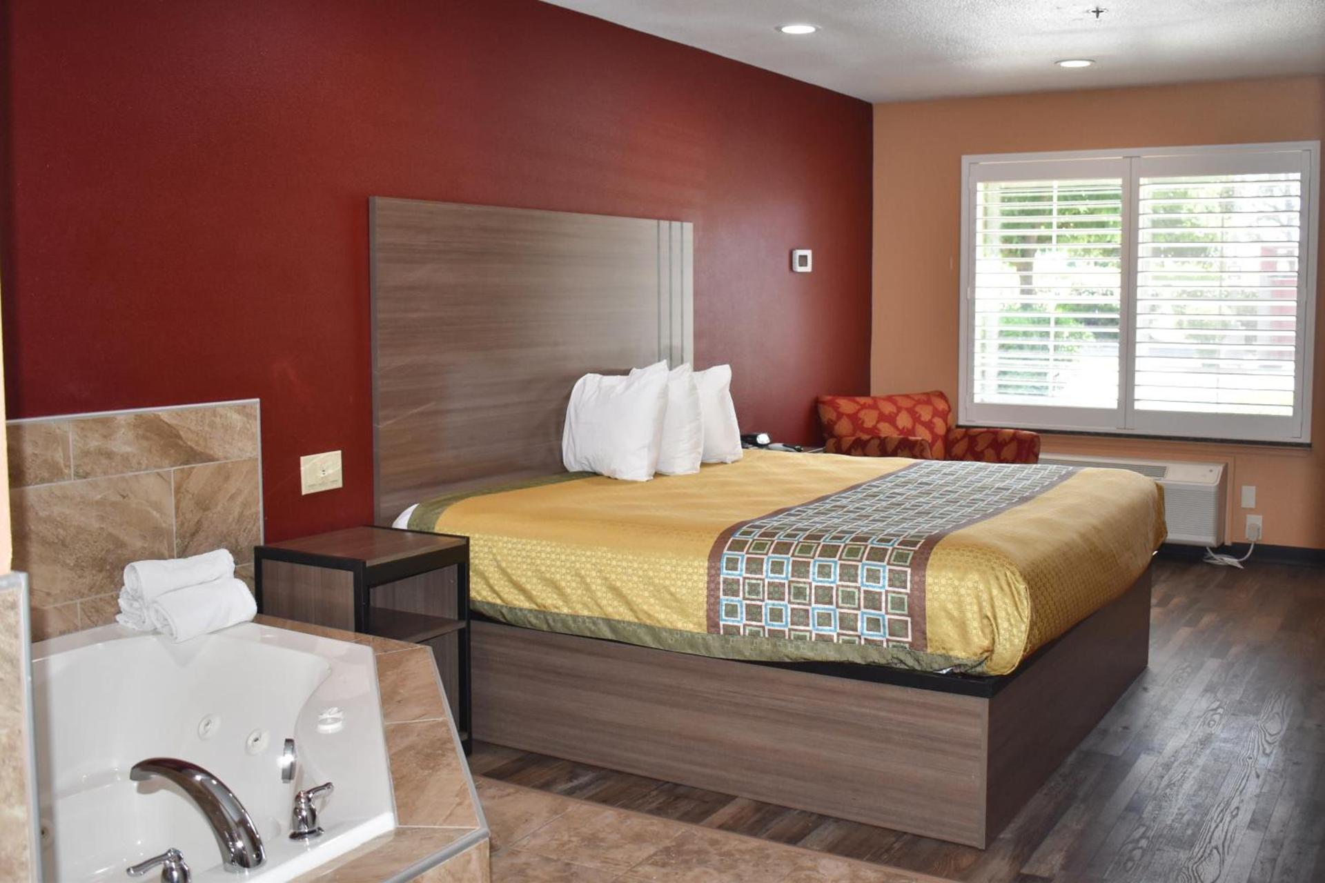 Baymont by Wyndham Manteca photo 10
