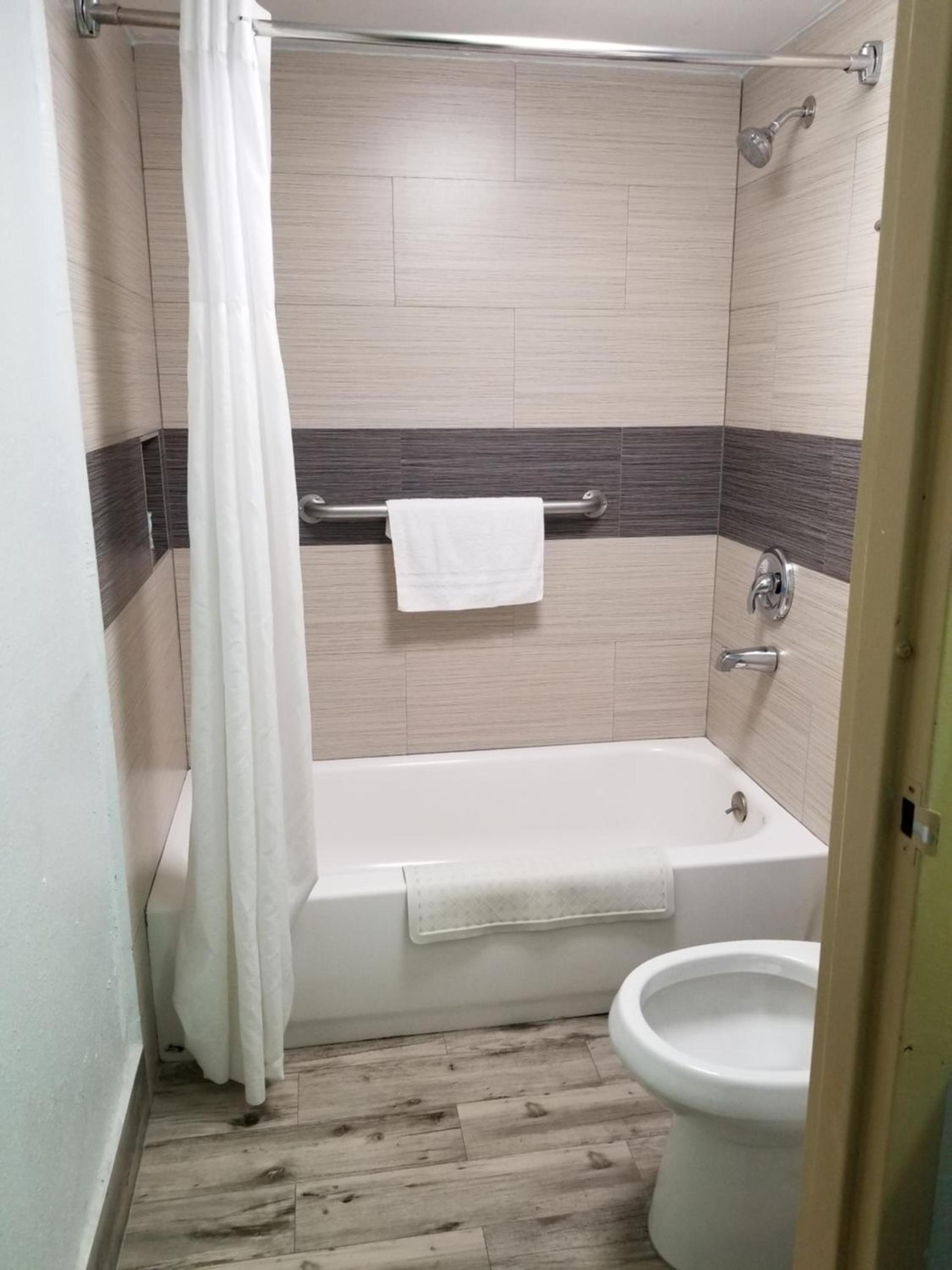 Americas Best Value Inn & Suites Extended Stay - Tulsa photo 26