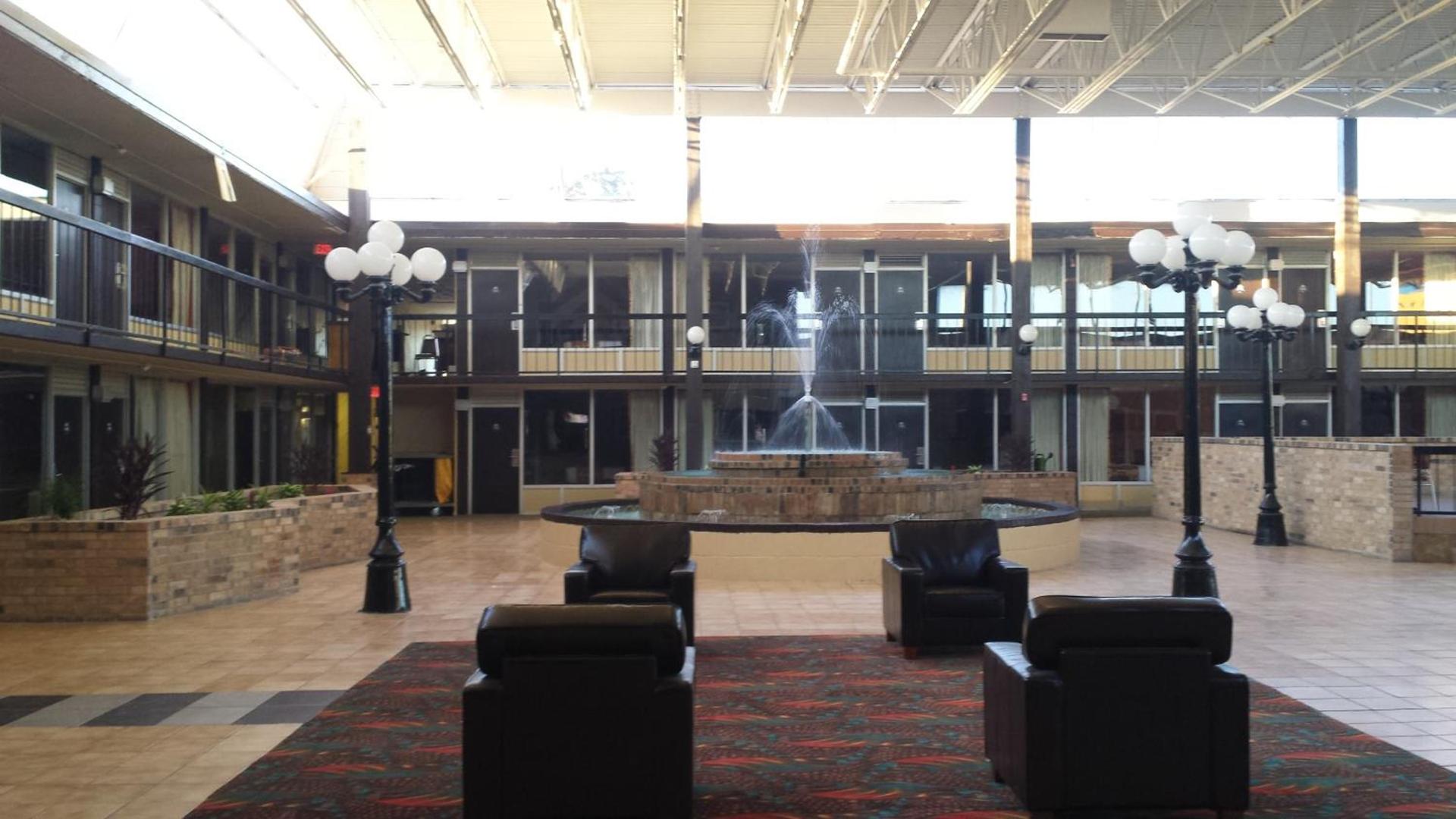 Days Inn by Wyndham Henryetta photo 28