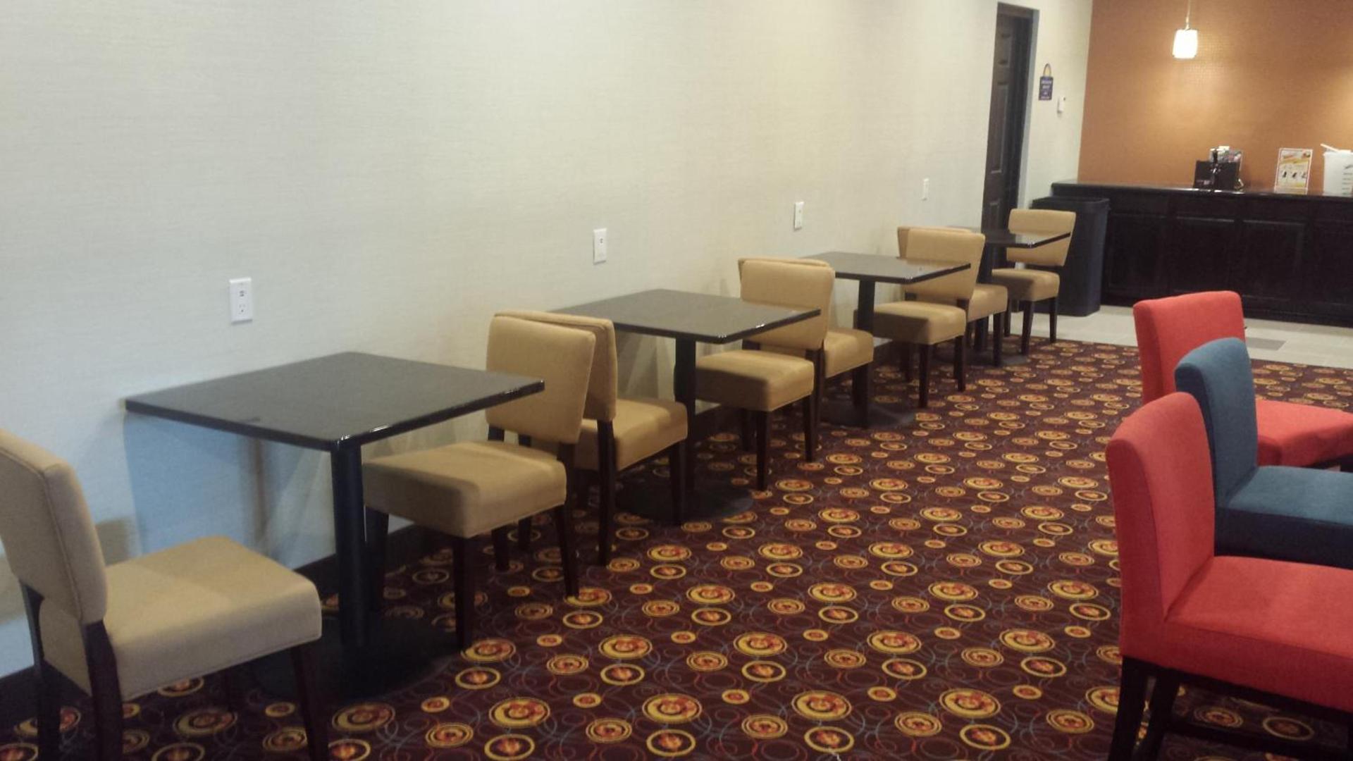 Days Inn by Wyndham Henryetta photo 29