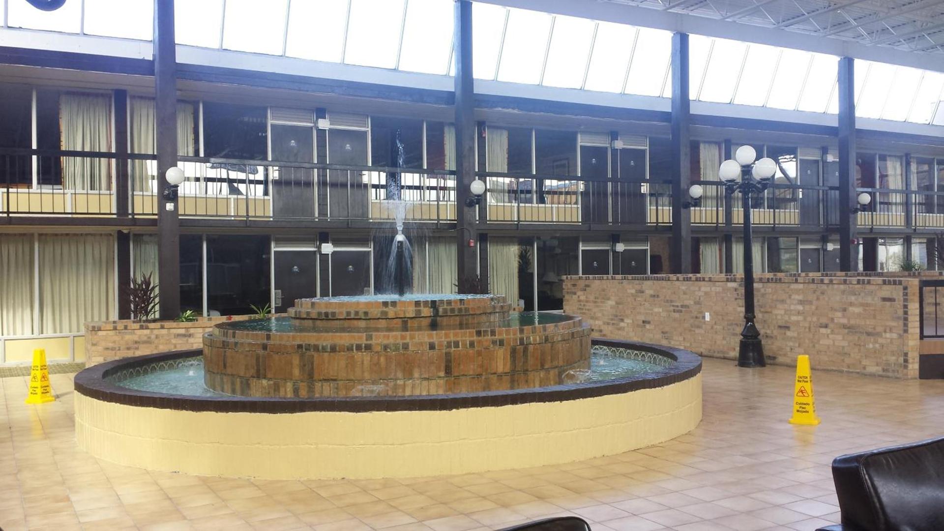 Days Inn by Wyndham Henryetta photo 30
