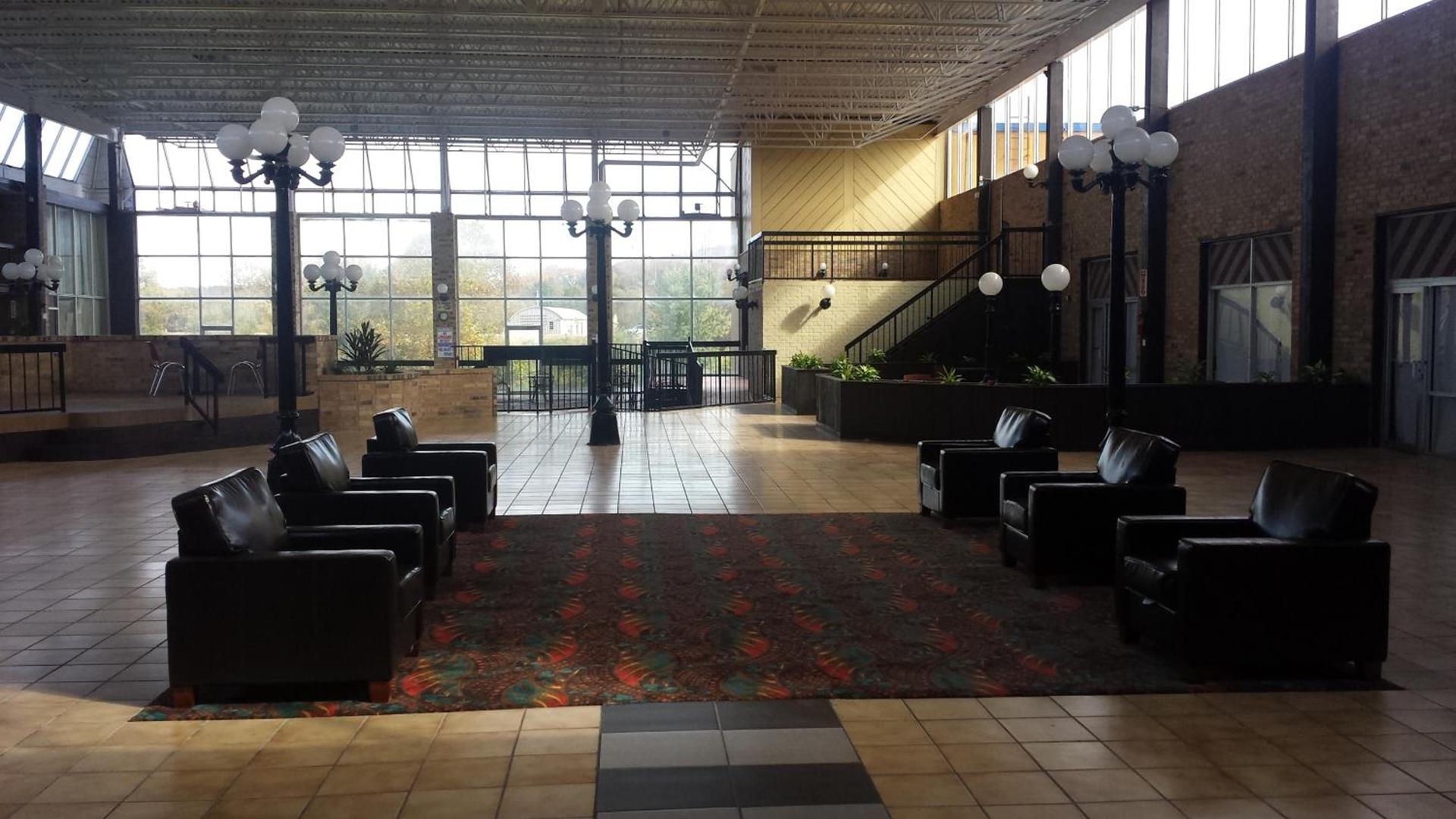 Days Inn by Wyndham Henryetta photo 31