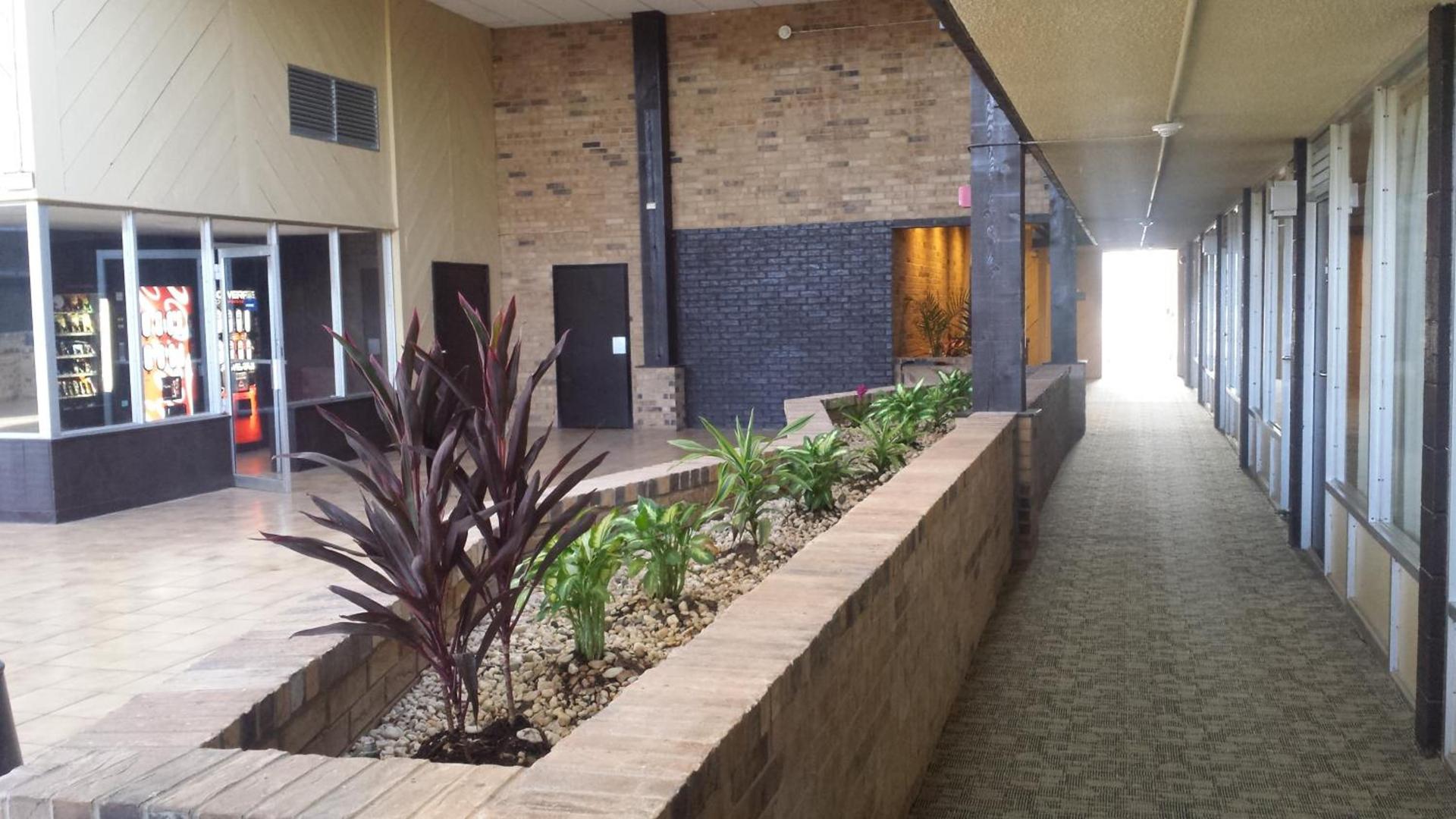 Days Inn by Wyndham Henryetta photo 12