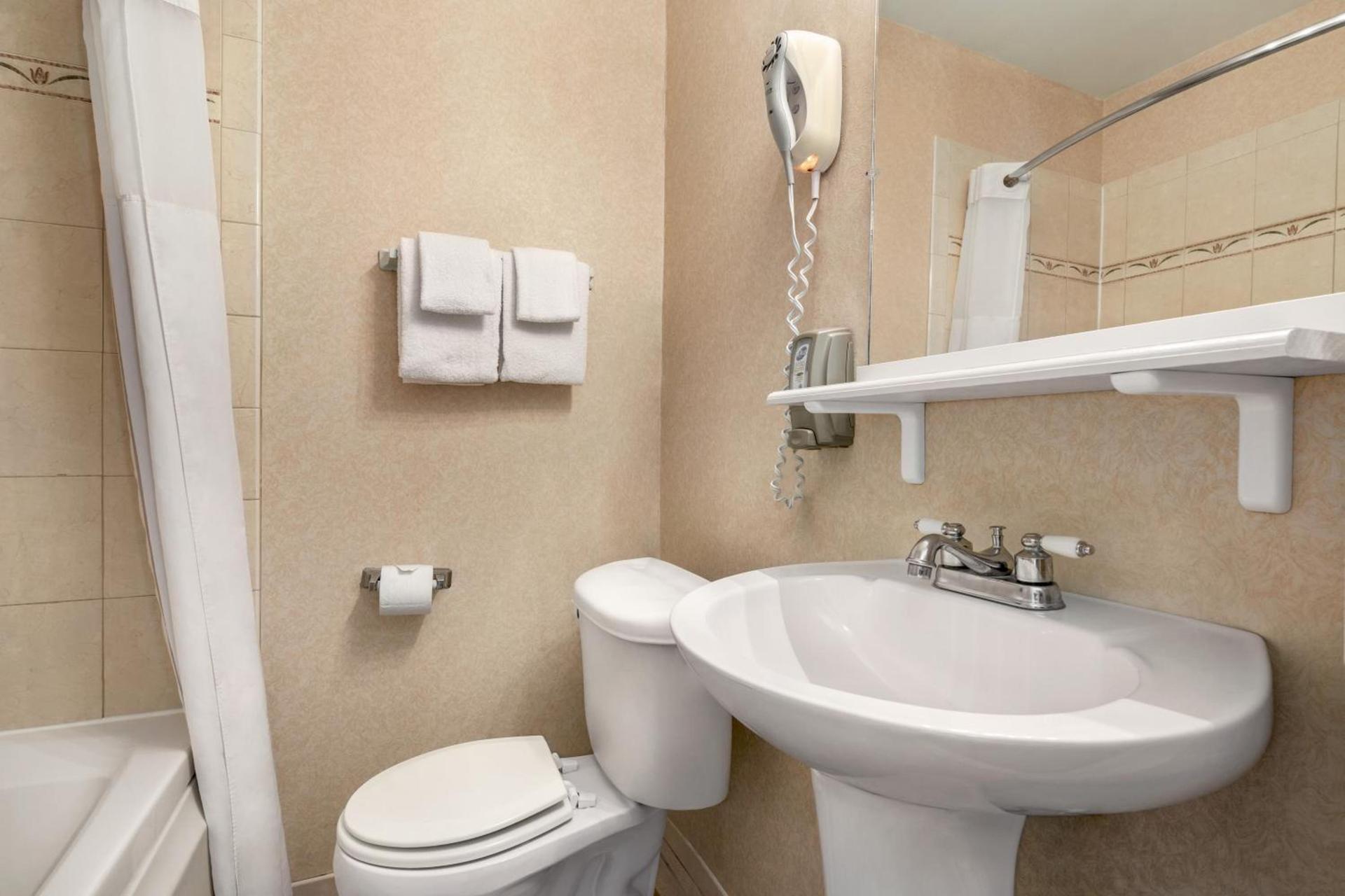 Plim Plaza Hotel photo 49