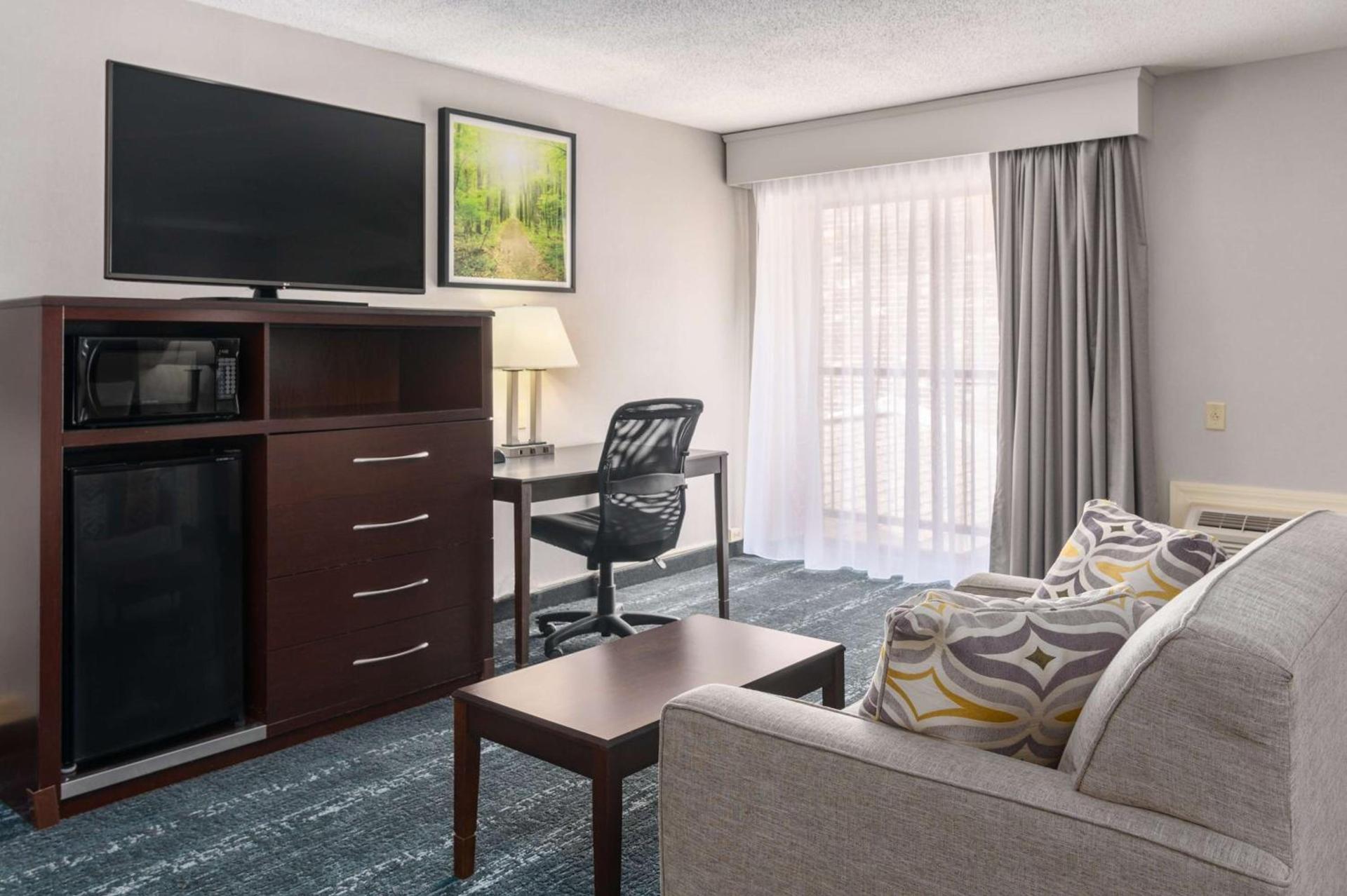 Best Western Plus Keene Hotel photo 18