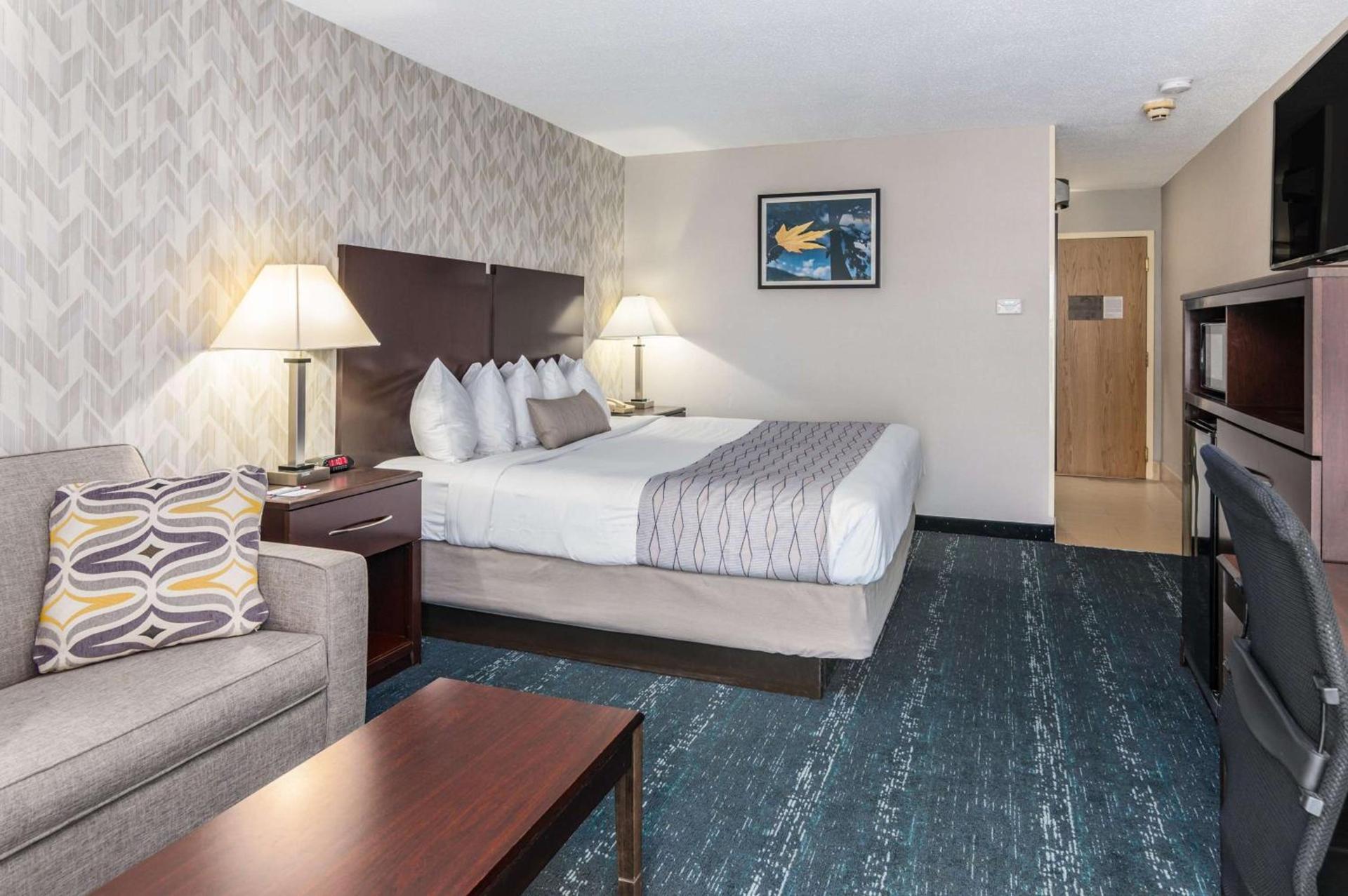 Best Western Plus Keene Hotel photo 19