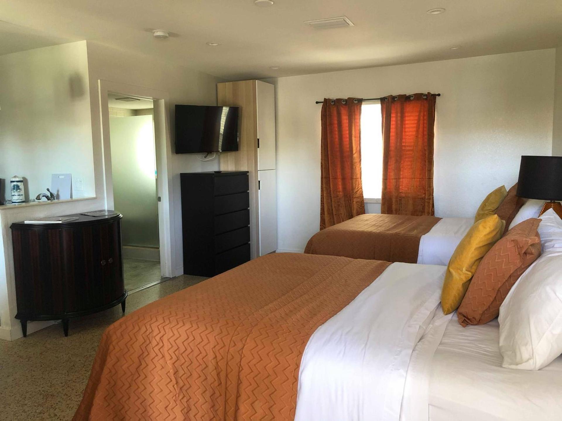Captiva Beach Resort (open private beach access) photo 81