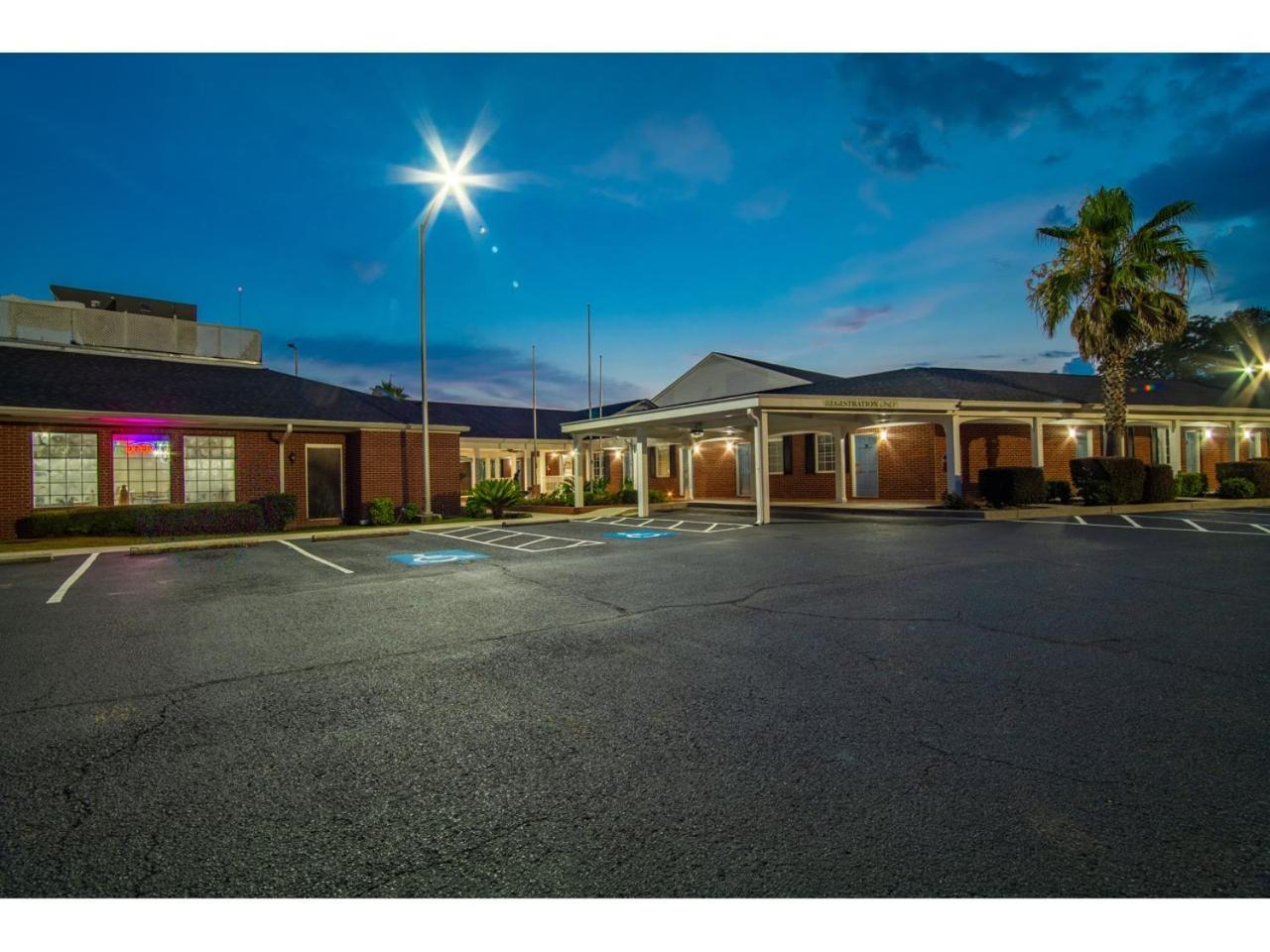 Winton Inn & Suites photo 15