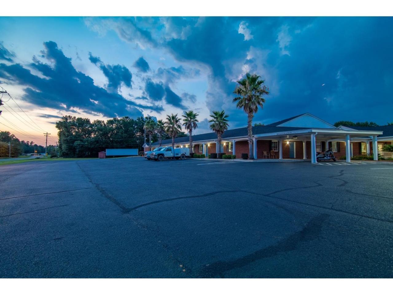 Winton Inn & Suites photo 18