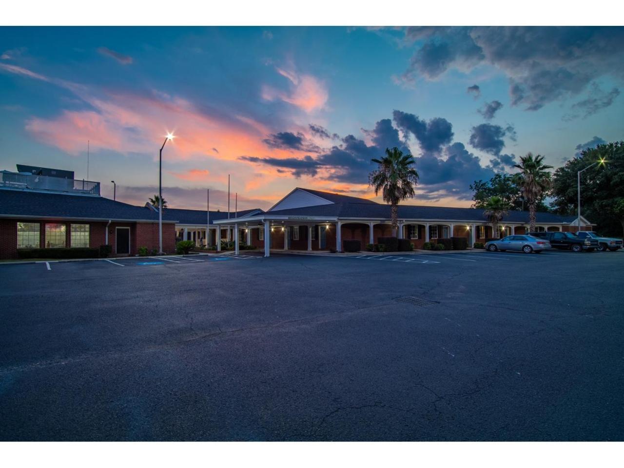 Winton Inn & Suites photo 22