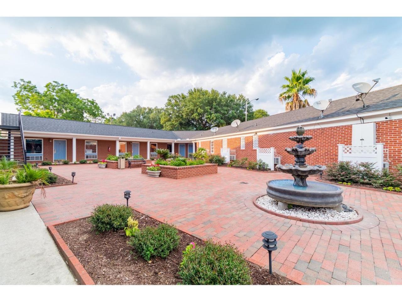 Winton Inn & Suites photo 4