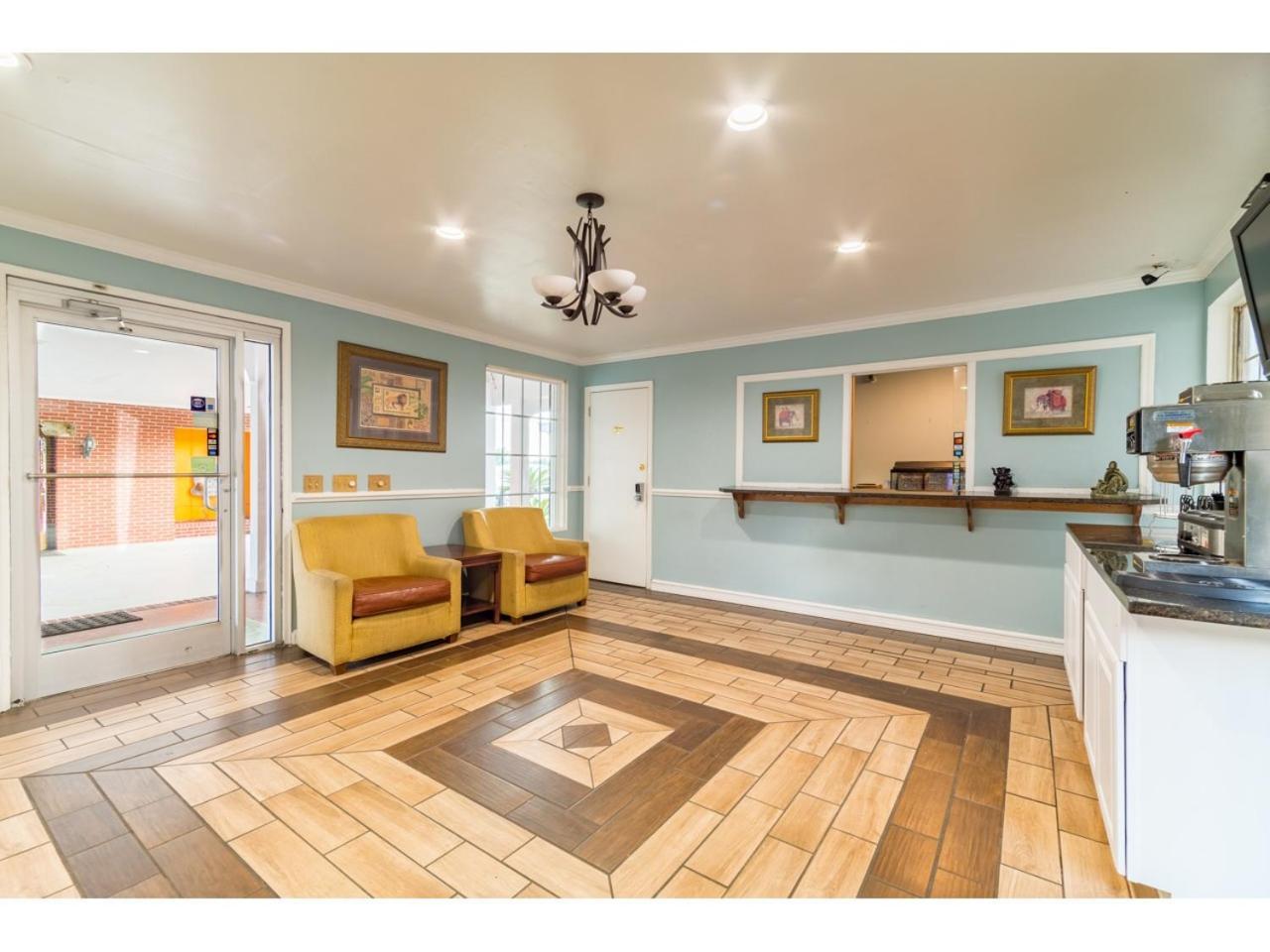 Winton Inn & Suites photo 12
