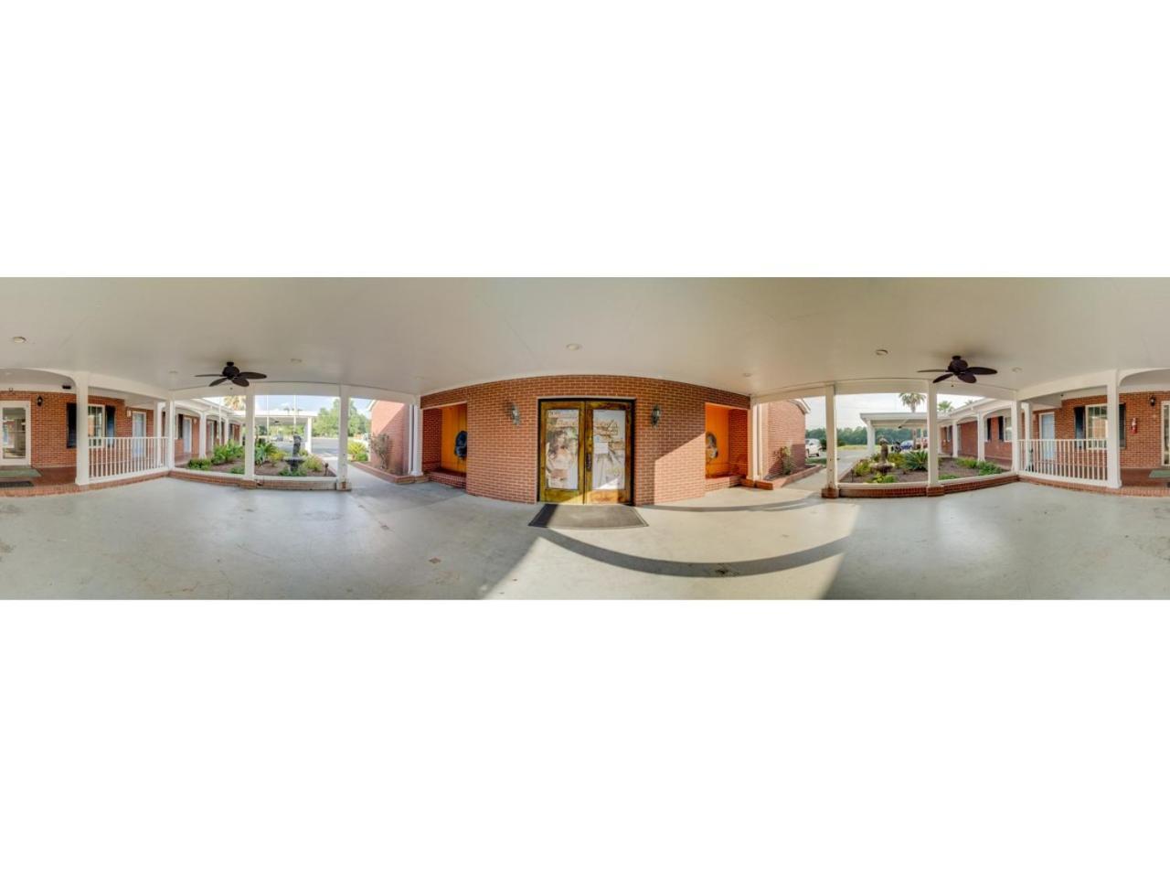 Winton Inn & Suites photo 9