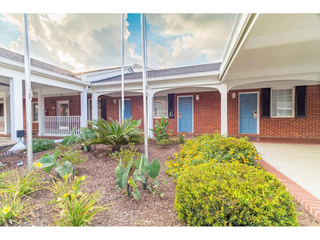Winton Inn & Suites photo 10