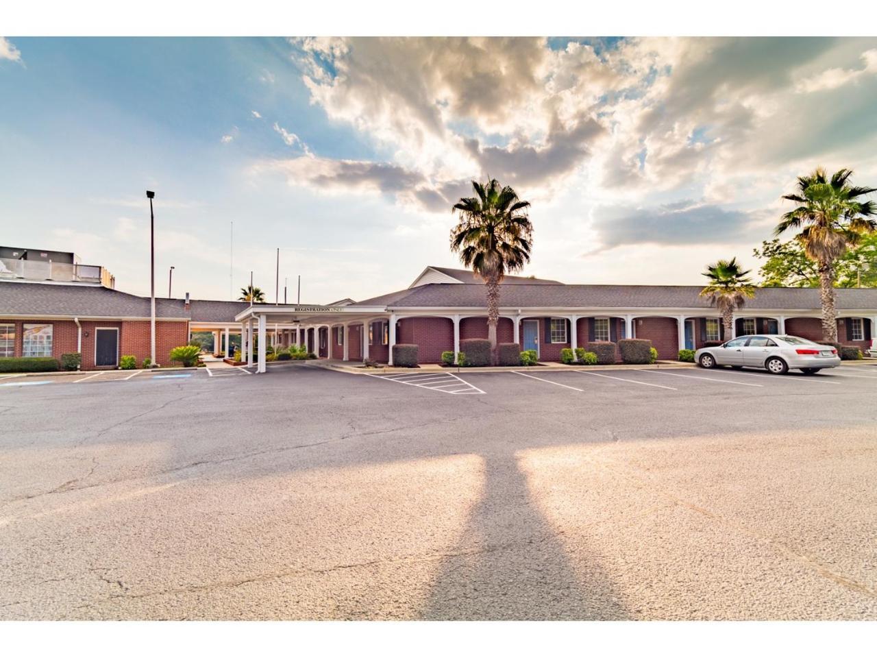 Winton Inn & Suites photo 1