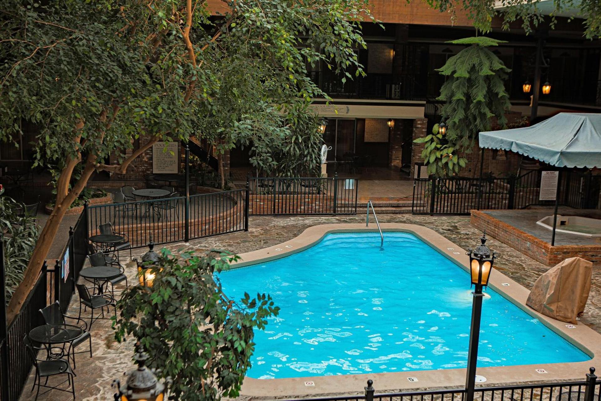 Heritage Inn photo 2