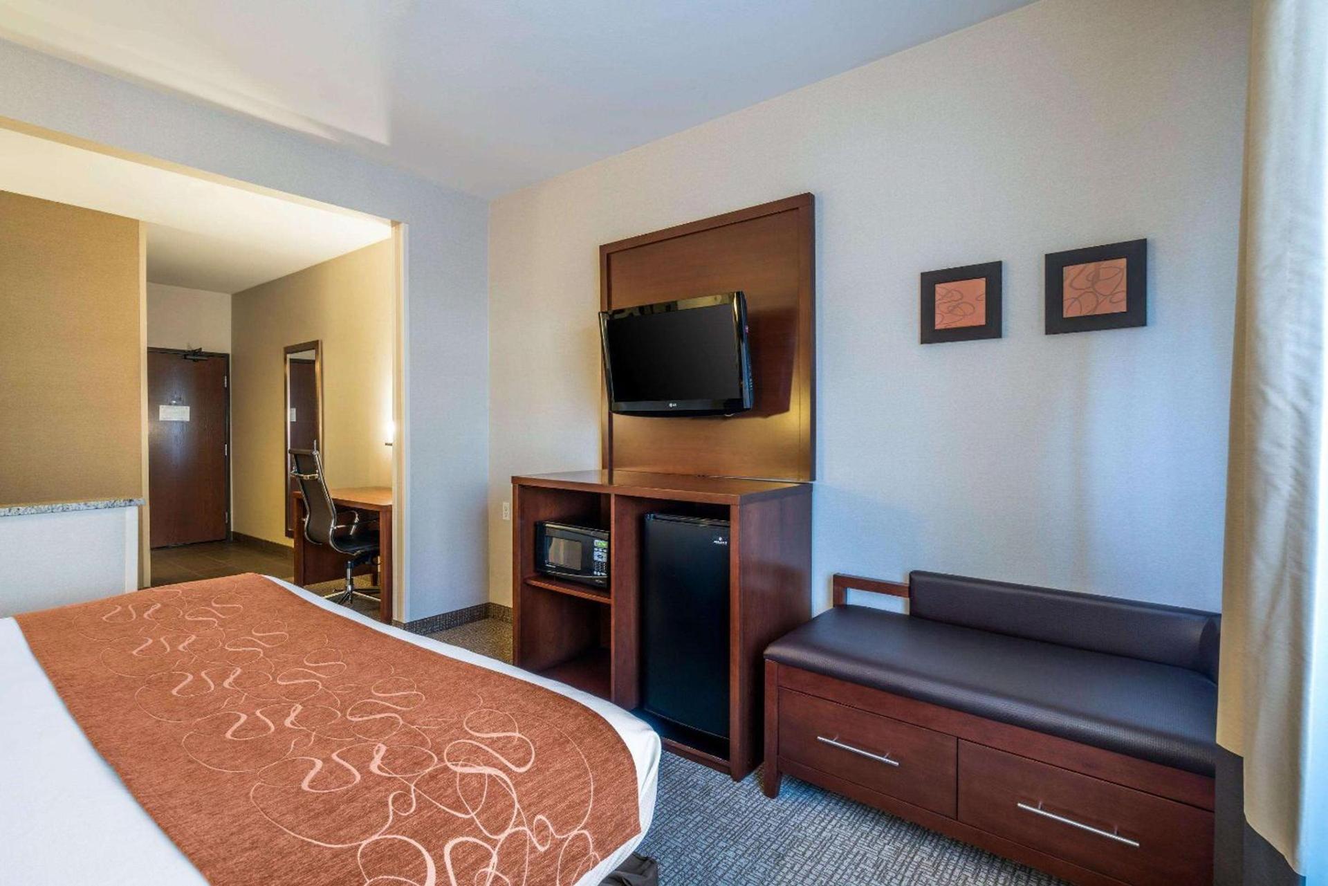 Comfort Suites Yakima photo 25
