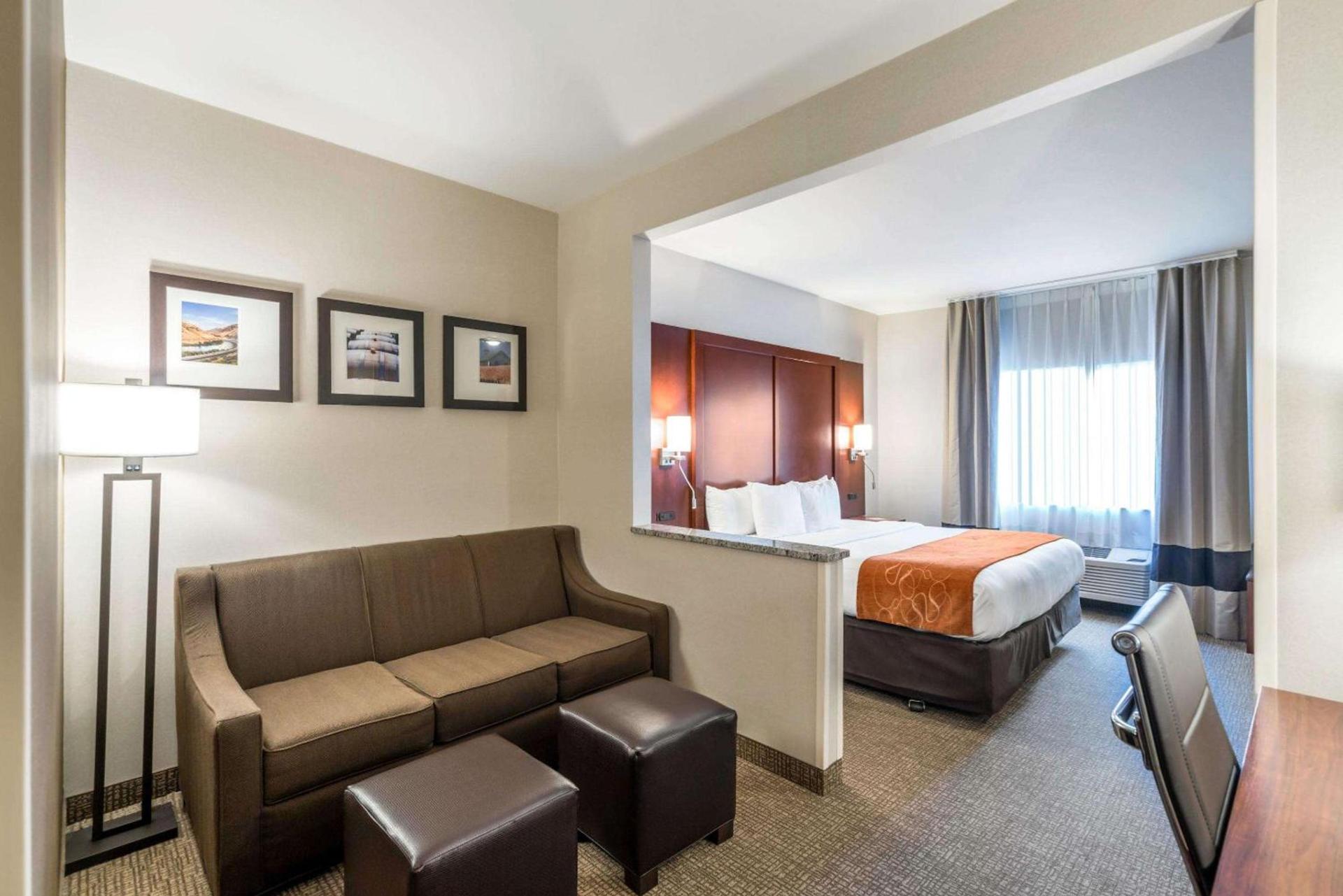 Comfort Suites Yakima photo 23