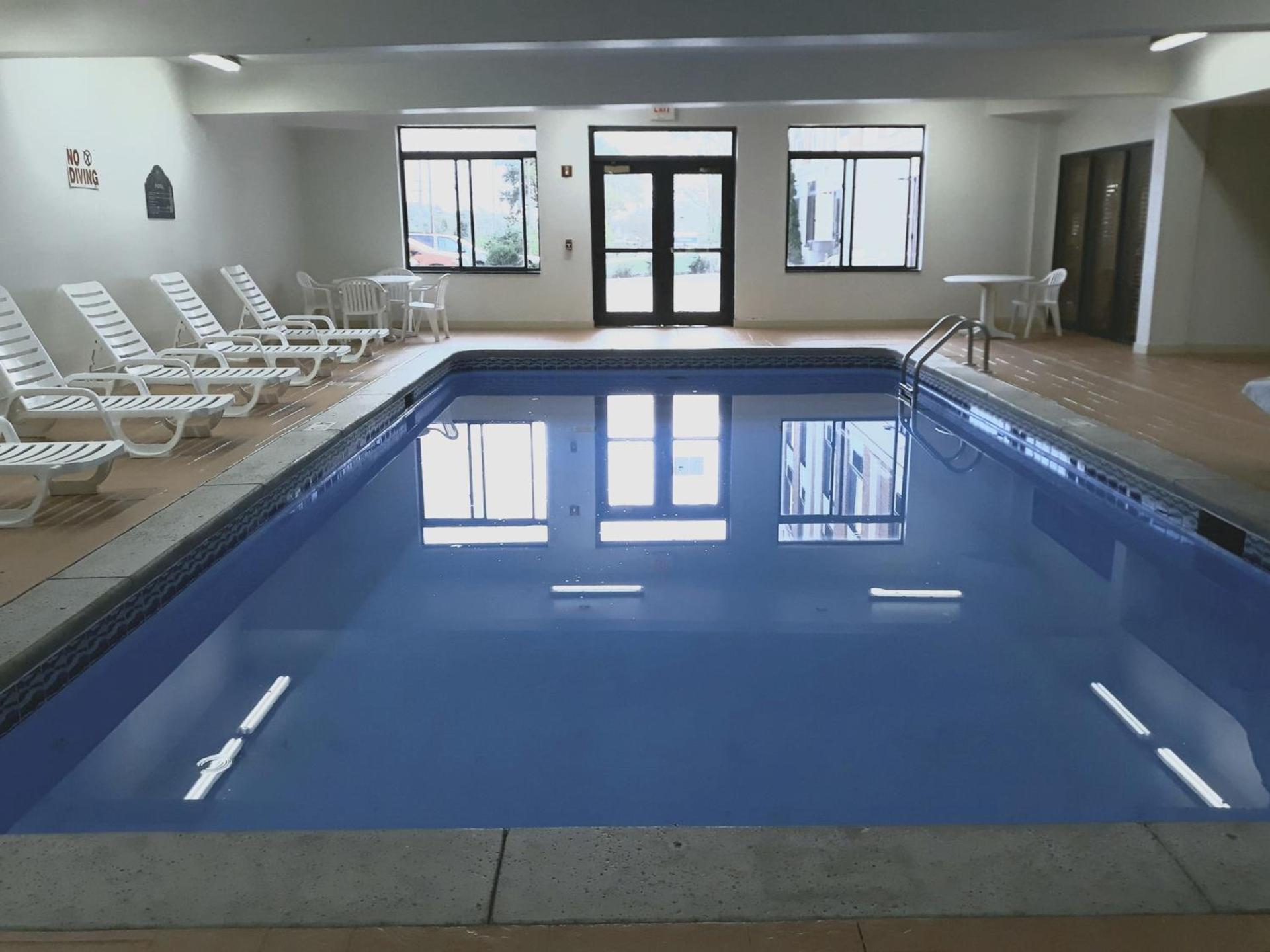 Wingate by Wyndham Dayton - Fairborn photo 14