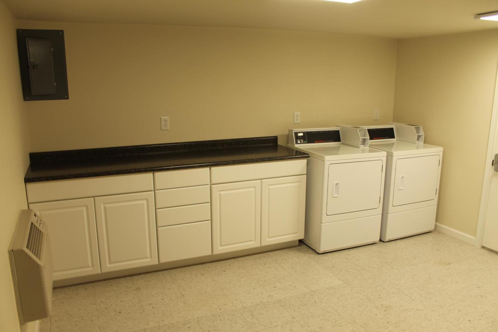Boarders Inn & Suites by Cobblestone Hotels - Syracuse photo 10