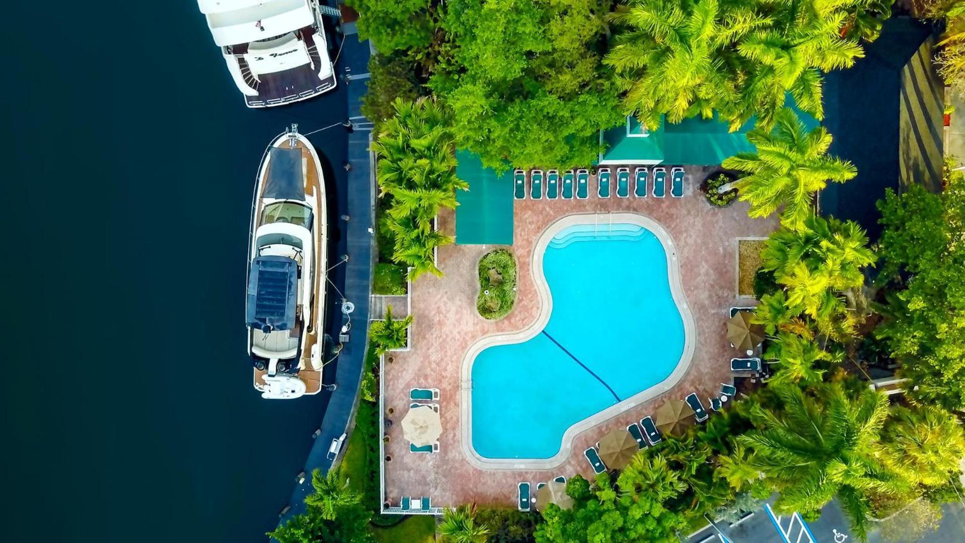 Riverside Hotel photo 2