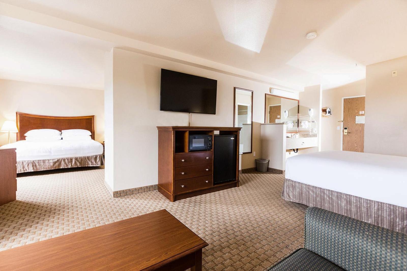Red Lion Inn & Suites McMinnville photo 12