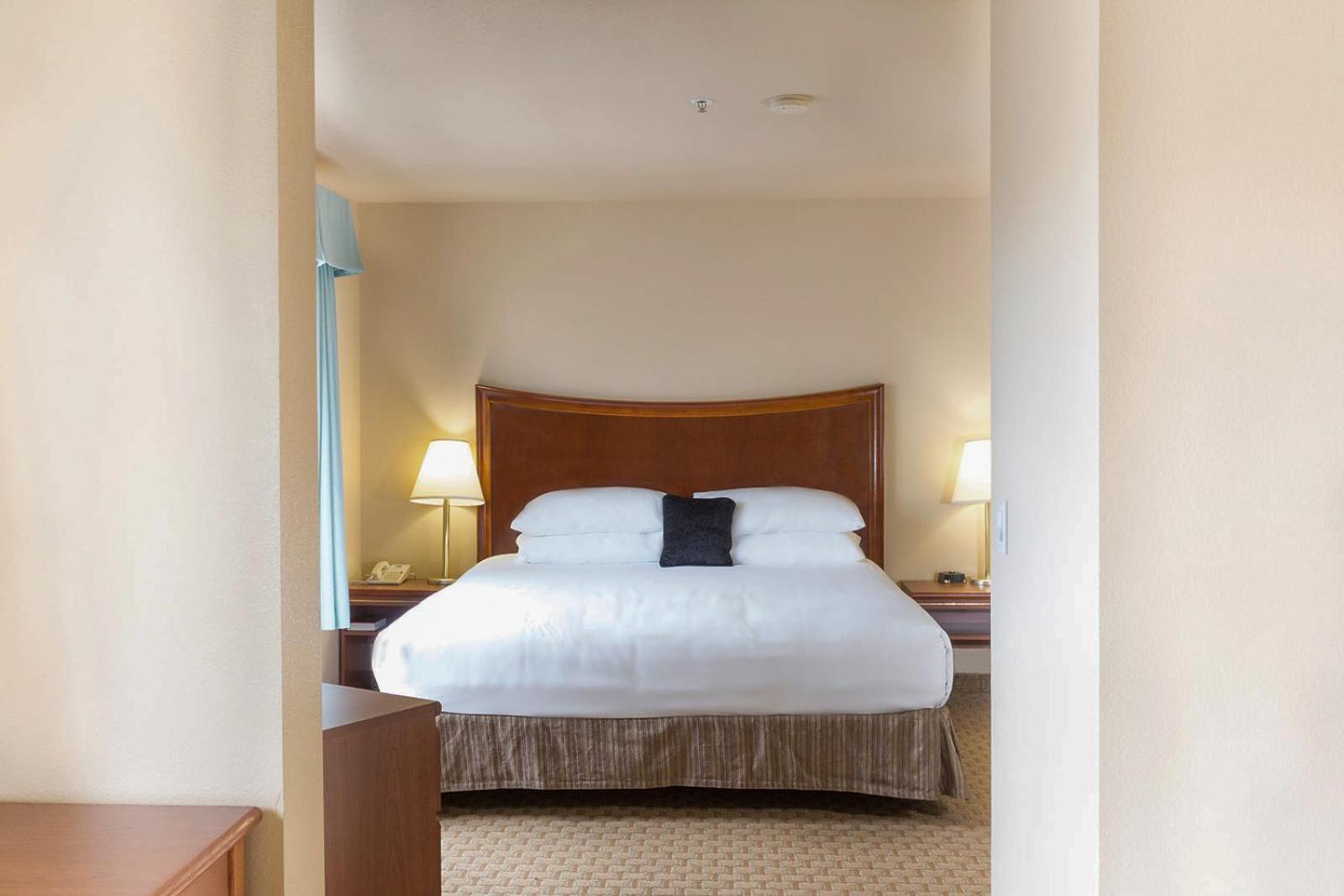 Red Lion Inn & Suites McMinnville photo 13
