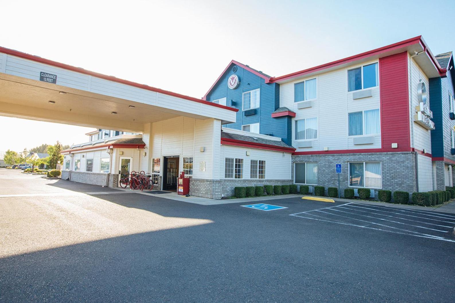 Red Lion Inn & Suites McMinnville photo 15