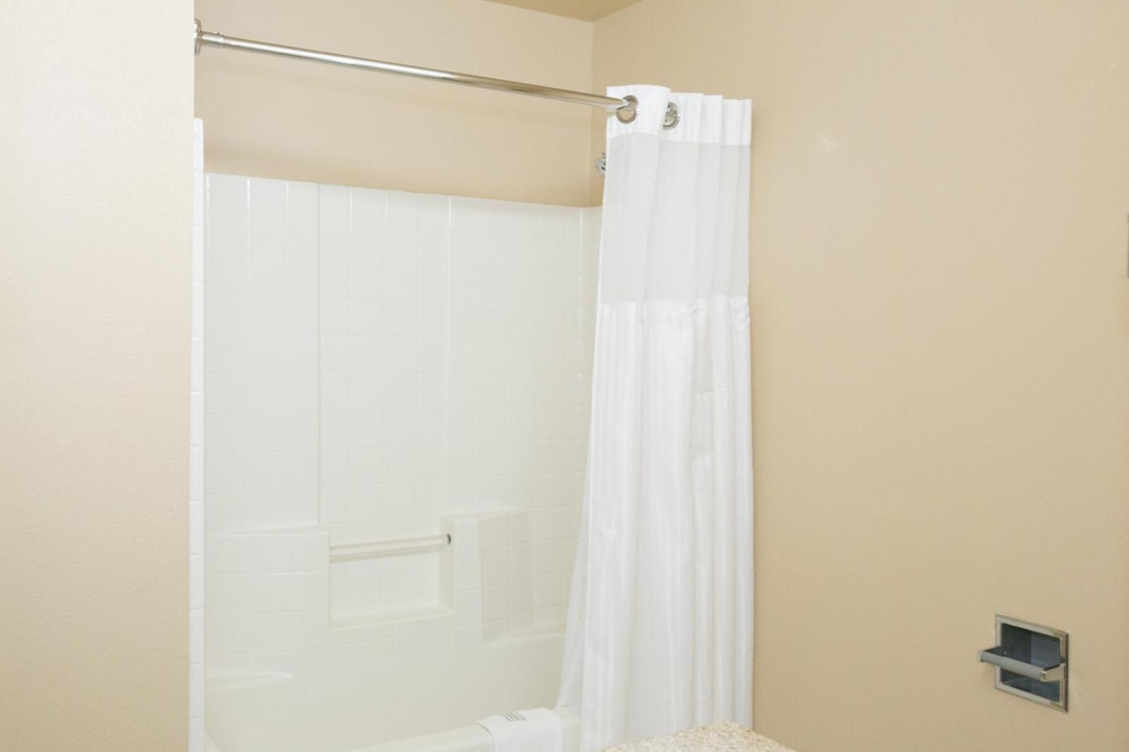 Red Lion Inn & Suites McMinnville photo 17