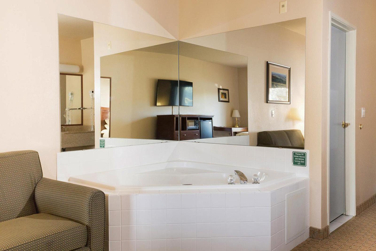 Red Lion Inn & Suites McMinnville photo 2
