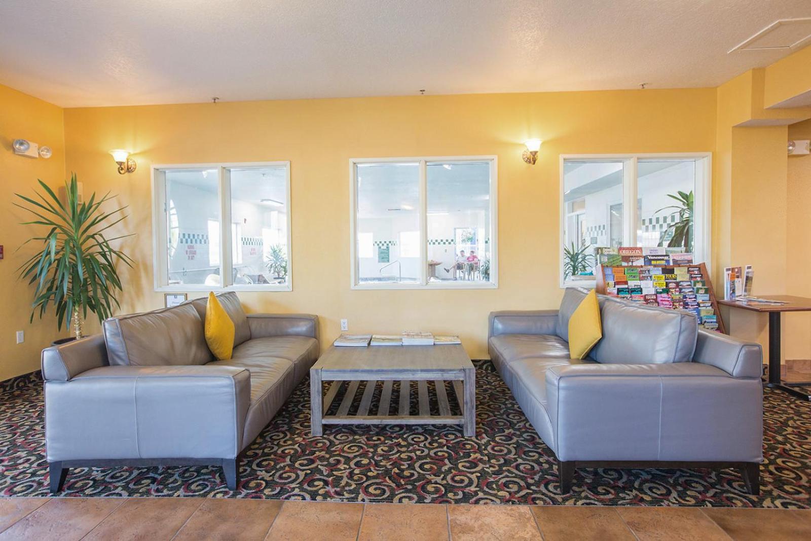 Red Lion Inn & Suites McMinnville photo 6
